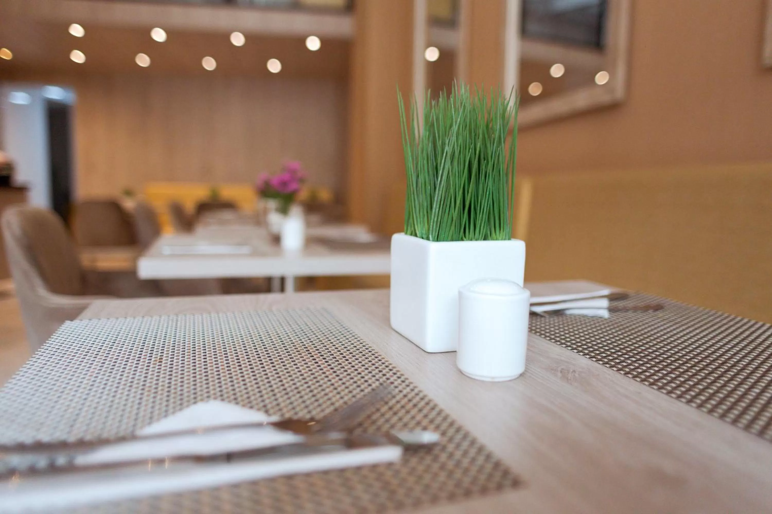 Restaurant/places to eat in Hotel City Bog Corferias