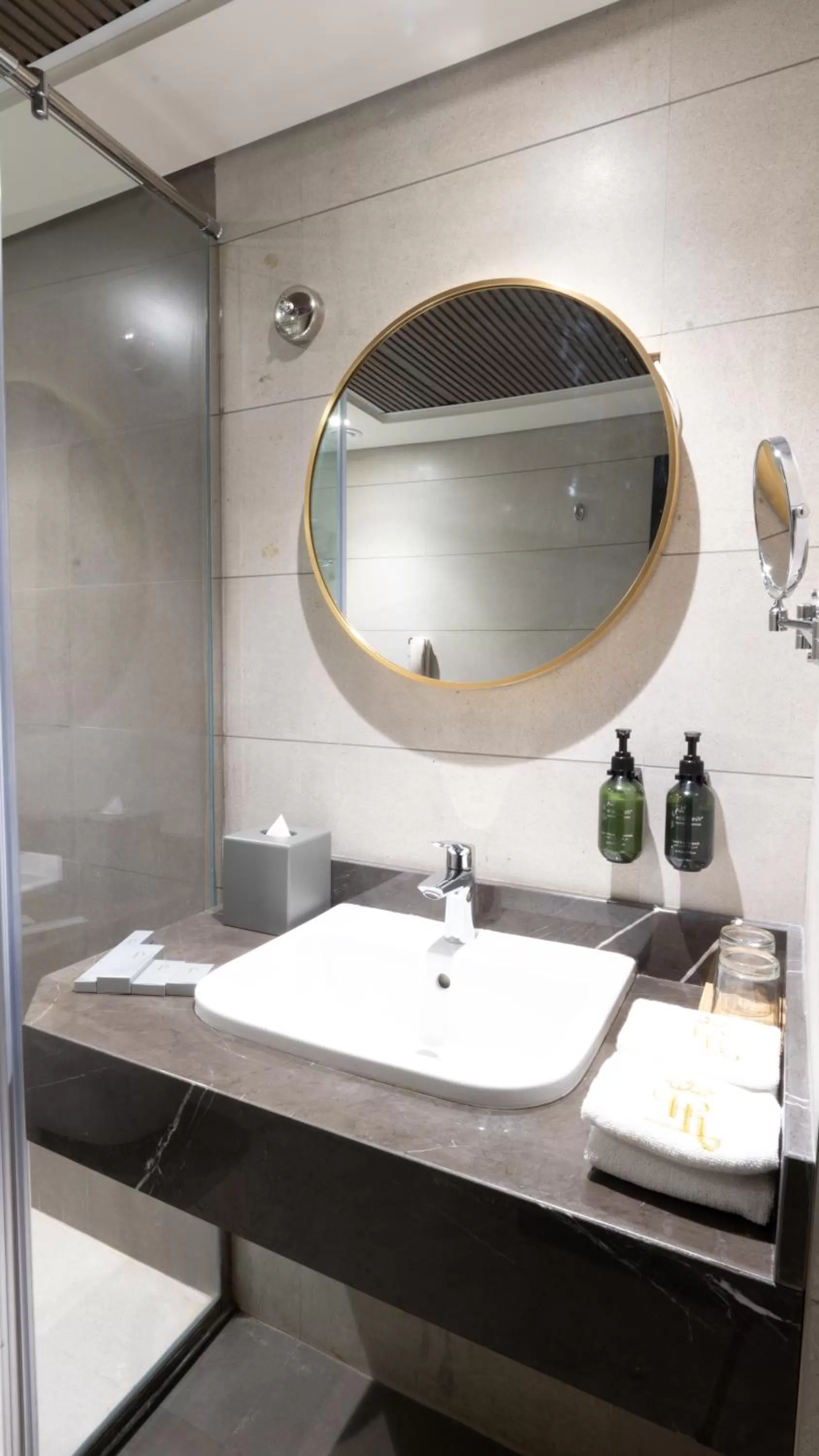 Shower in President Hotel