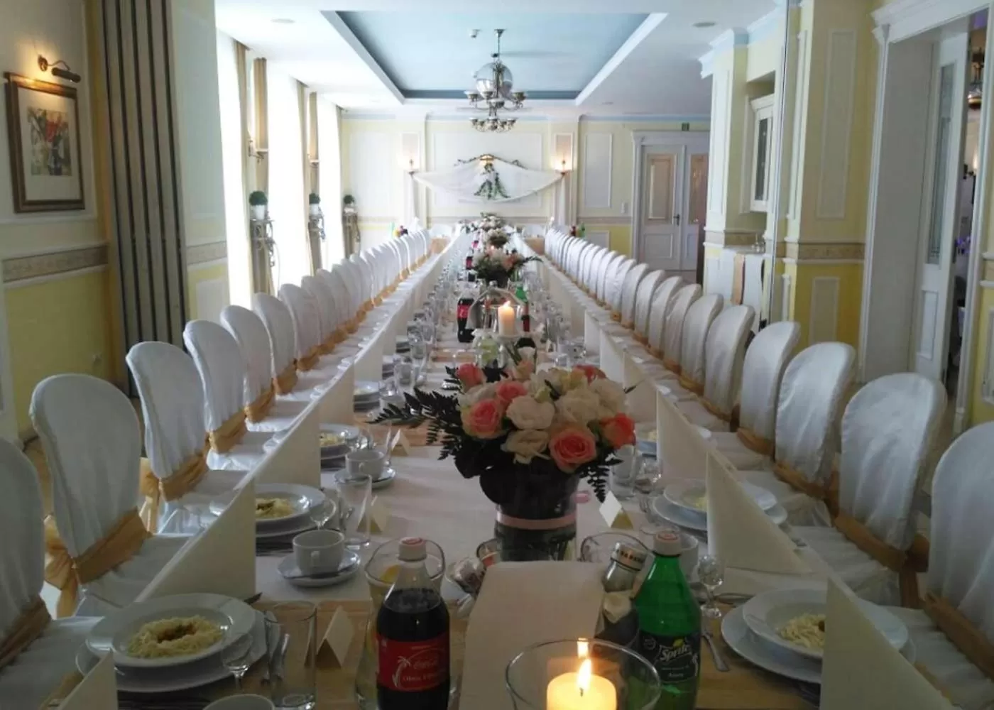 Restaurant/places to eat in Villa Royal