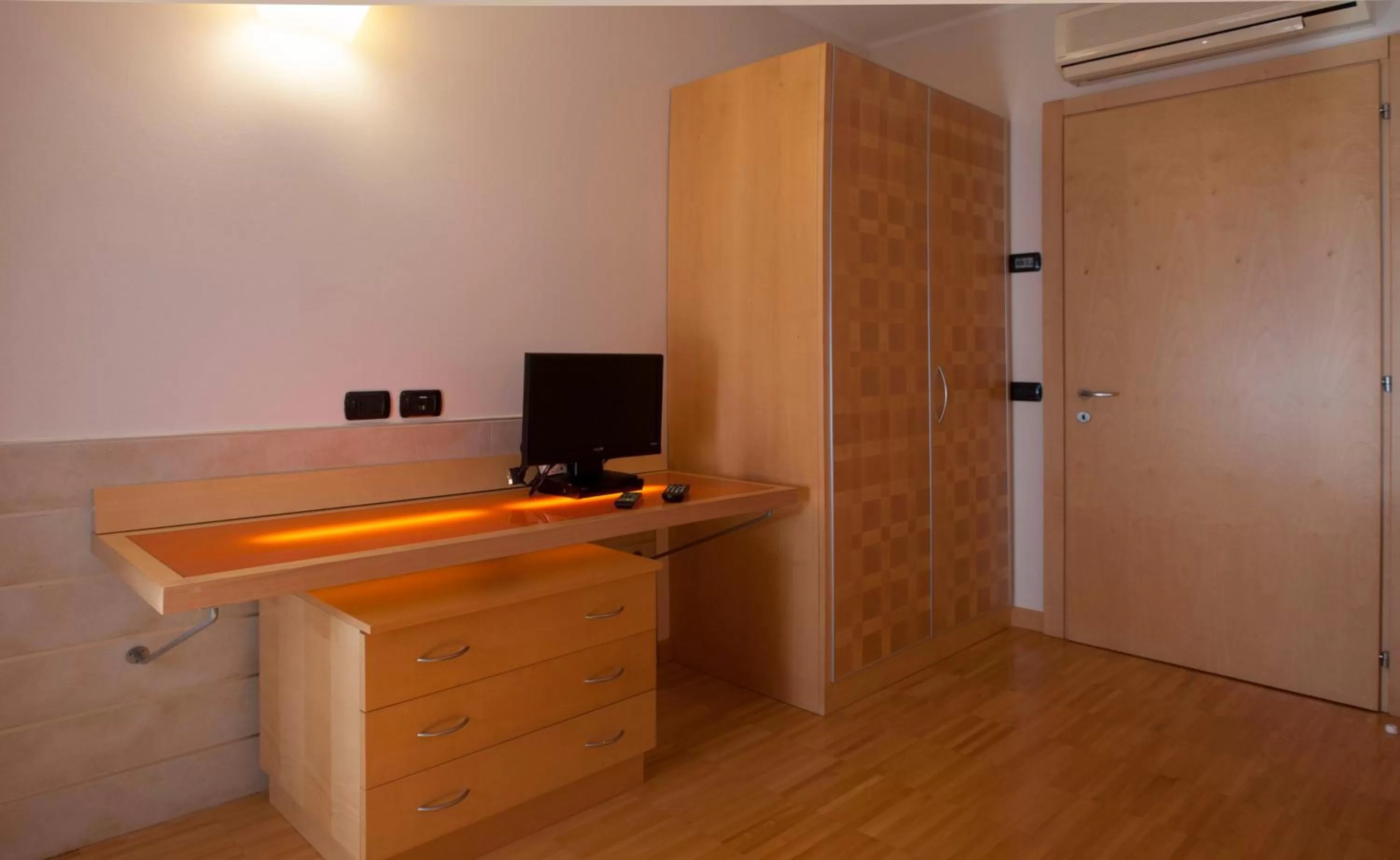 Bed in AlbaResidence Masera26