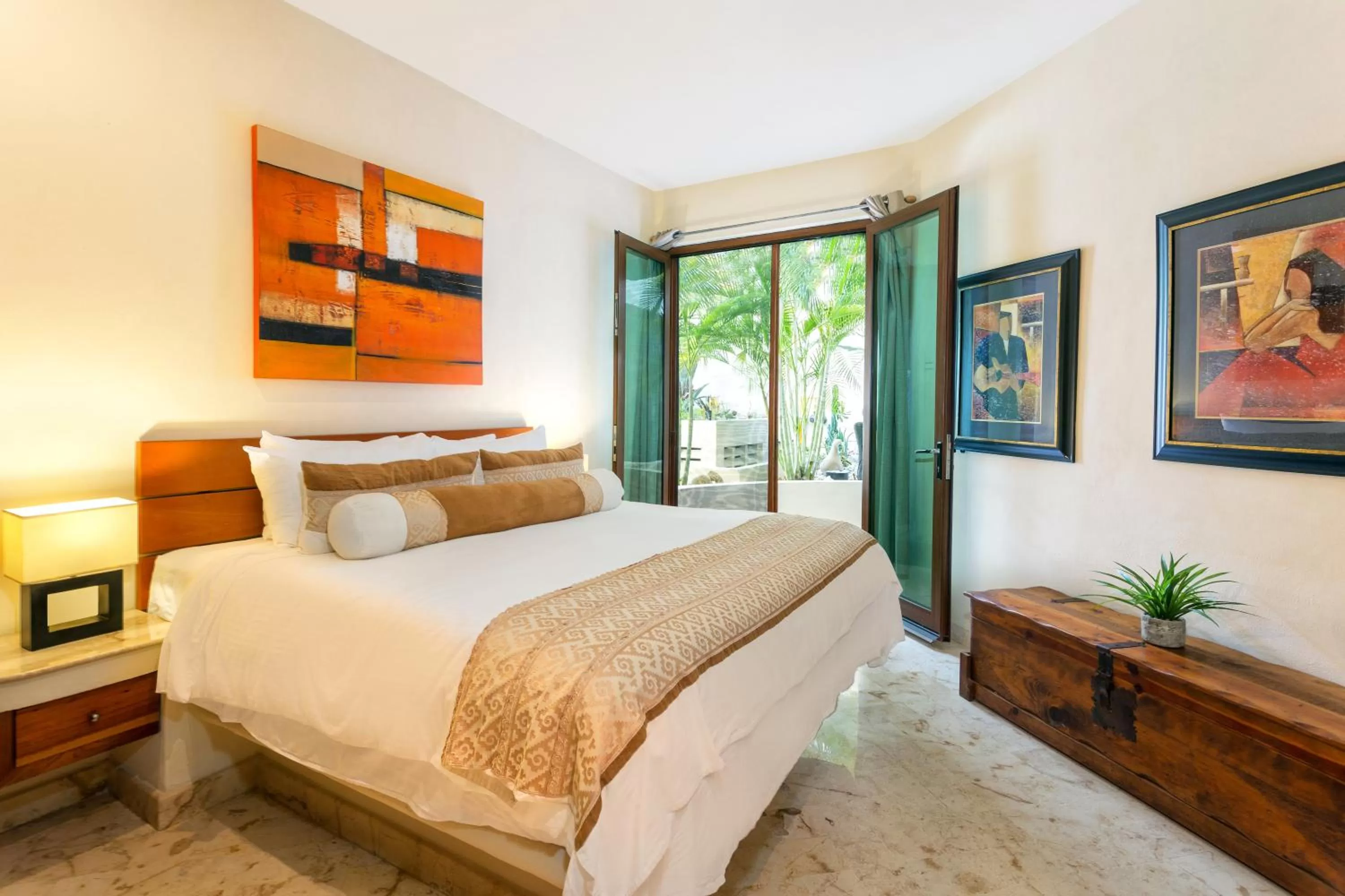 Bed in Porto Playa Condo Hotel and Beach Club