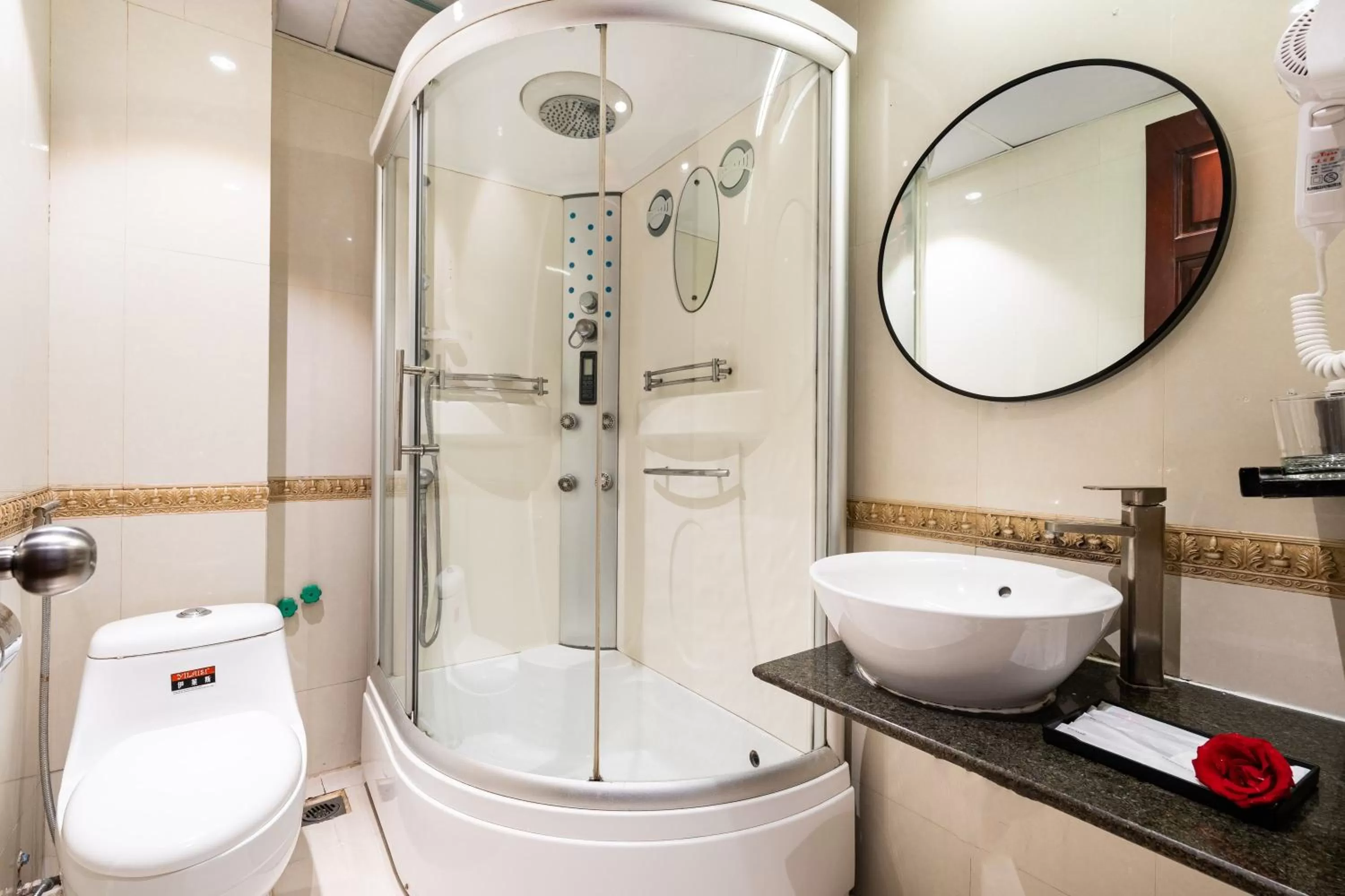 Toilet in Hanoi Memory Premier Hotel & Spa