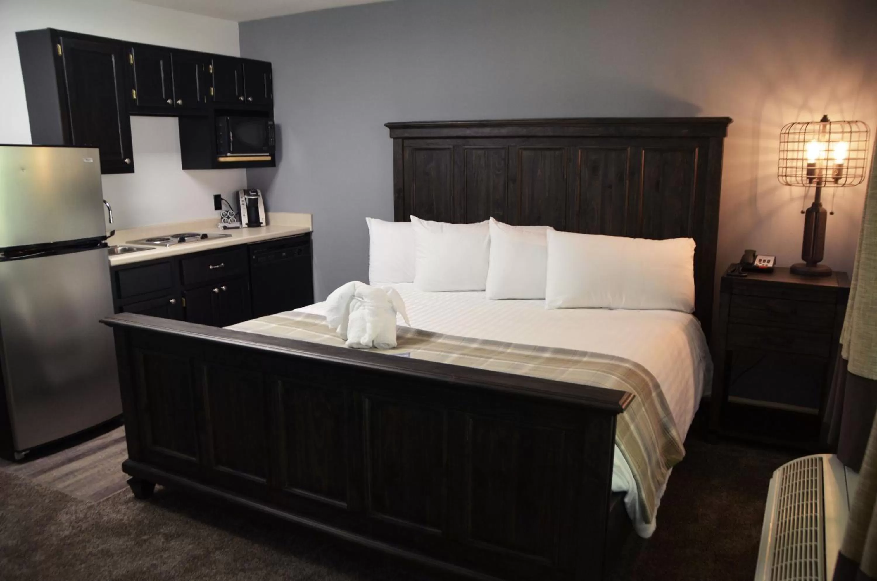 Bed in The Retreat at Center Hill Lake