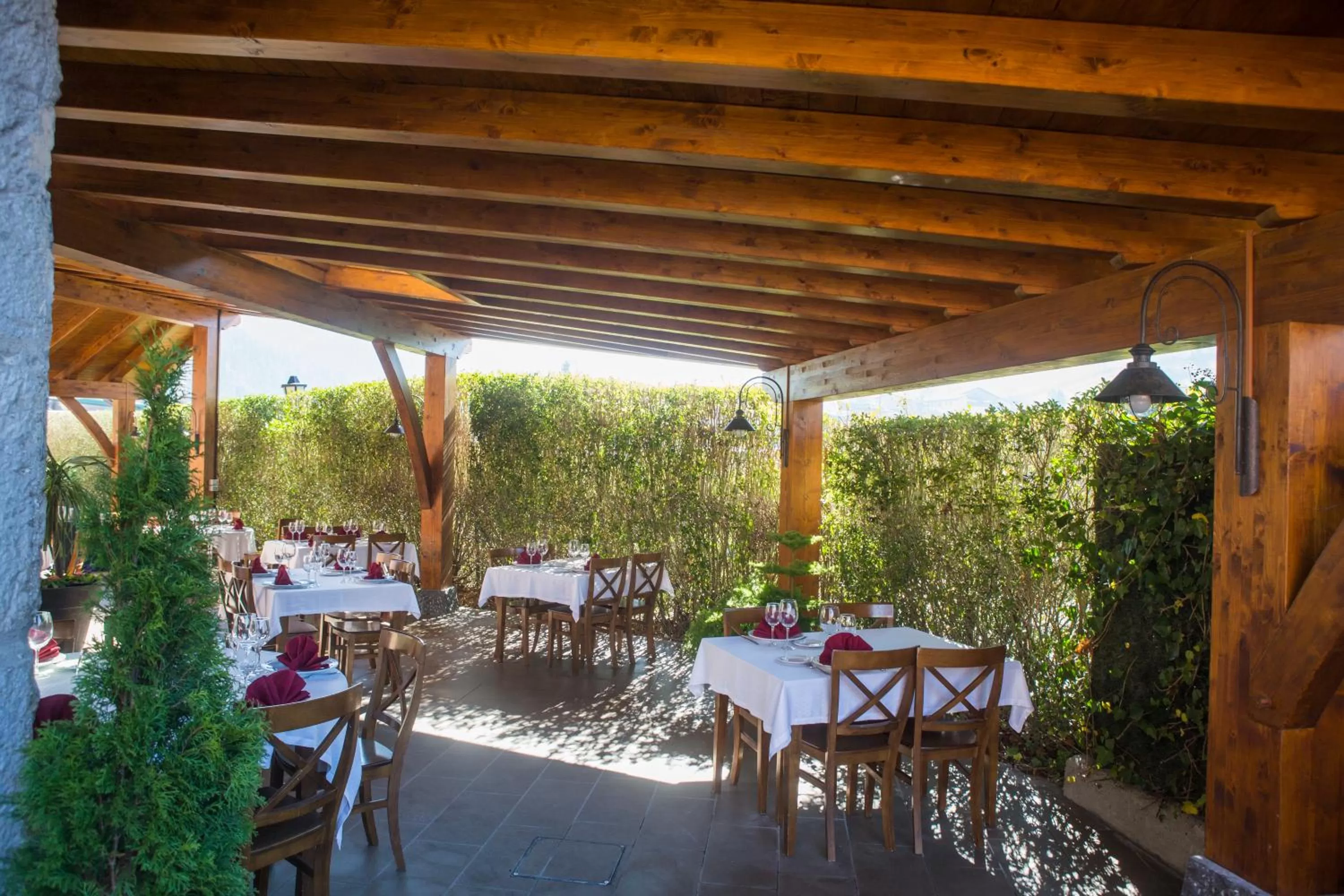 Restaurant/places to eat in Hotel Larrañaga