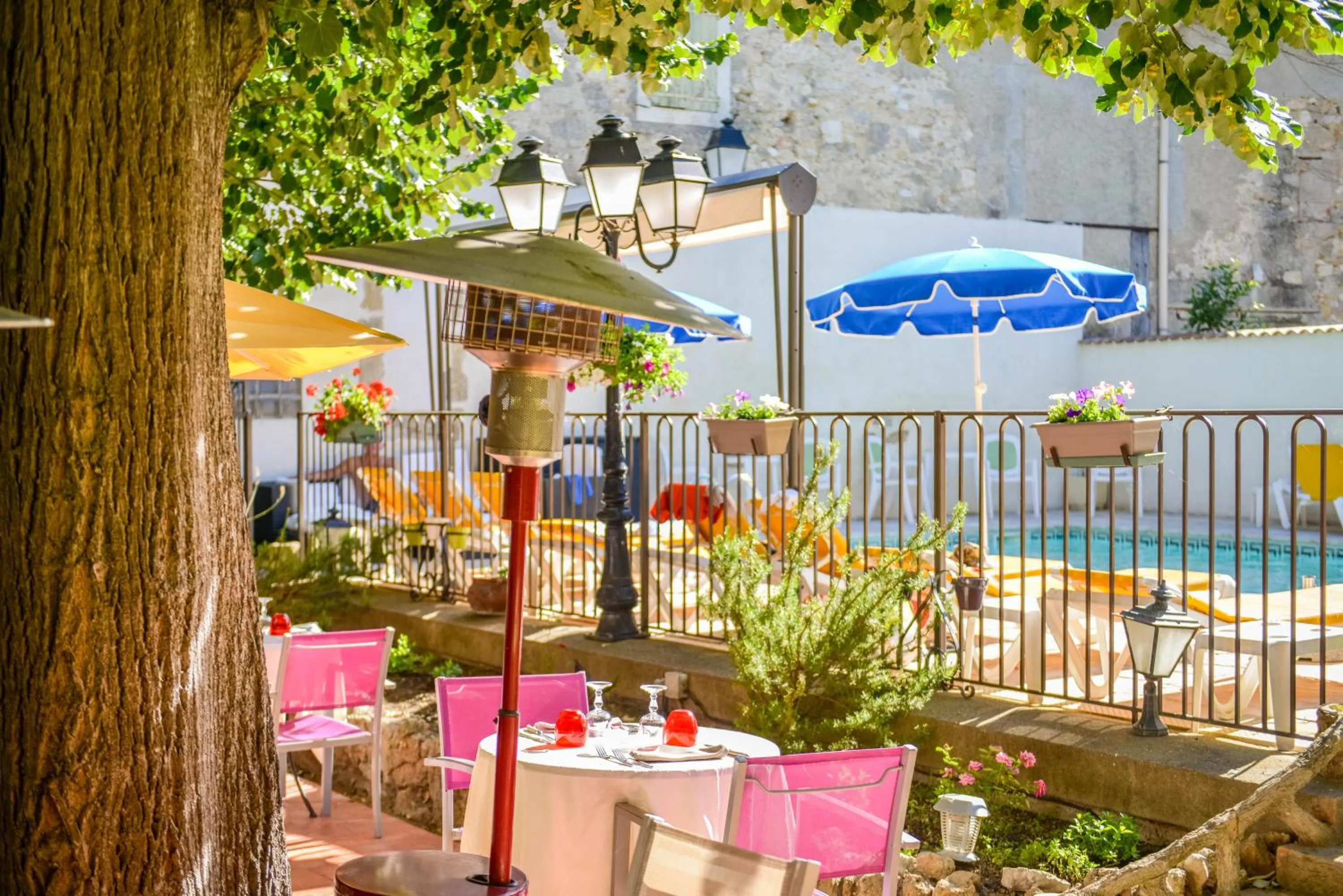 Patio in Logis Hôtel Restaurant Résidence