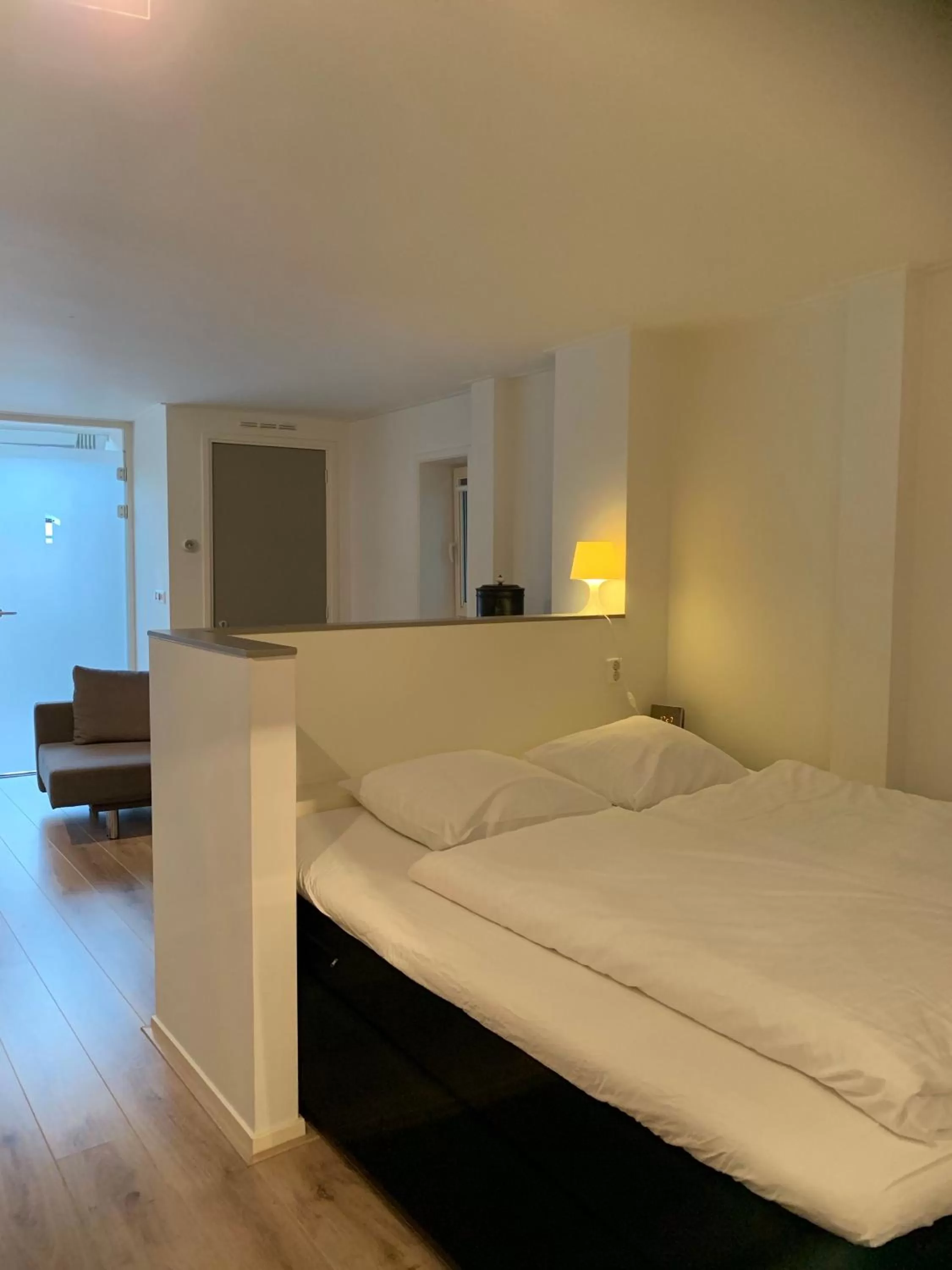 Bedroom, Bed in Stadslogement By Peek