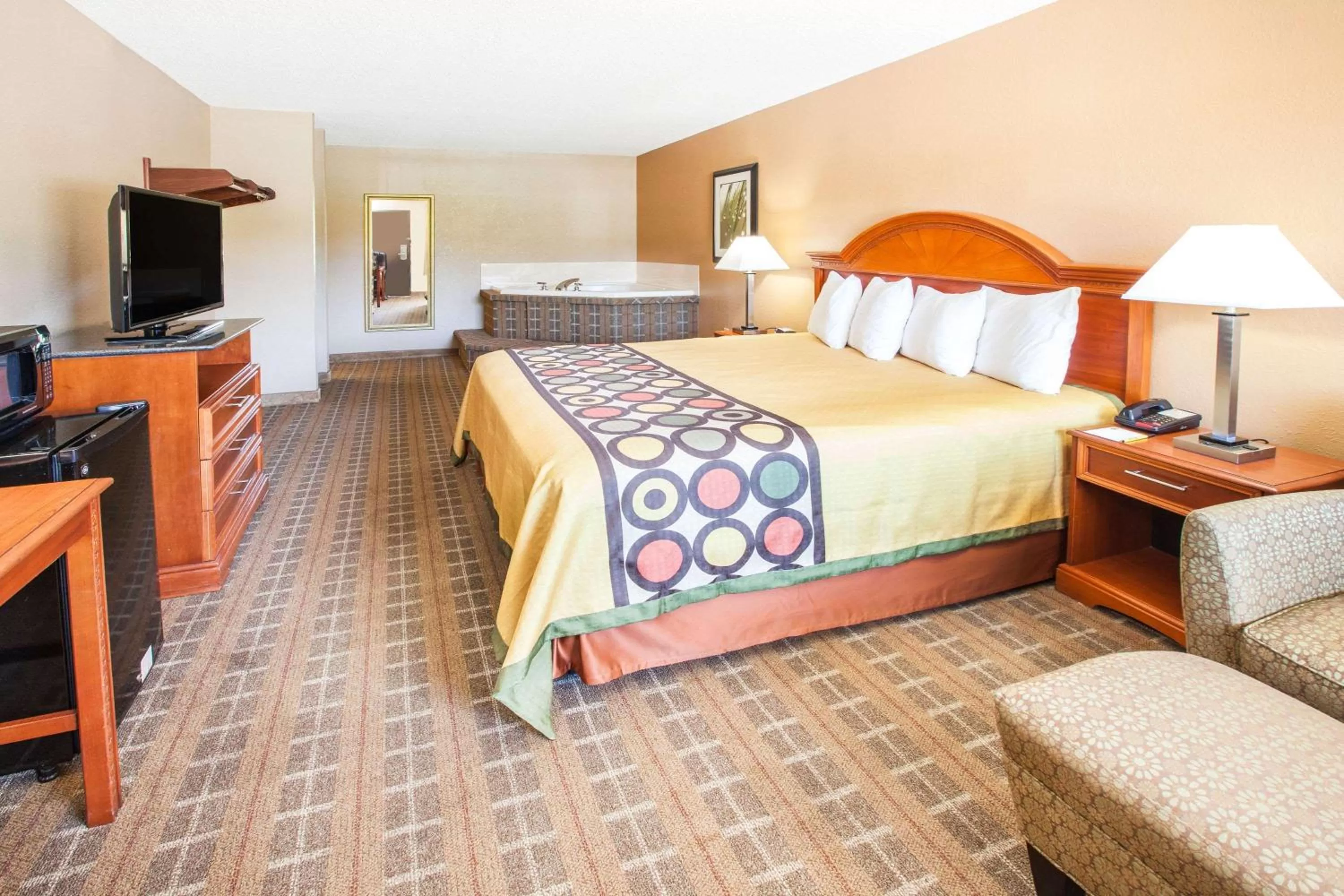 Photo of the whole room, Bed in Super 8 by Wyndham Clinton