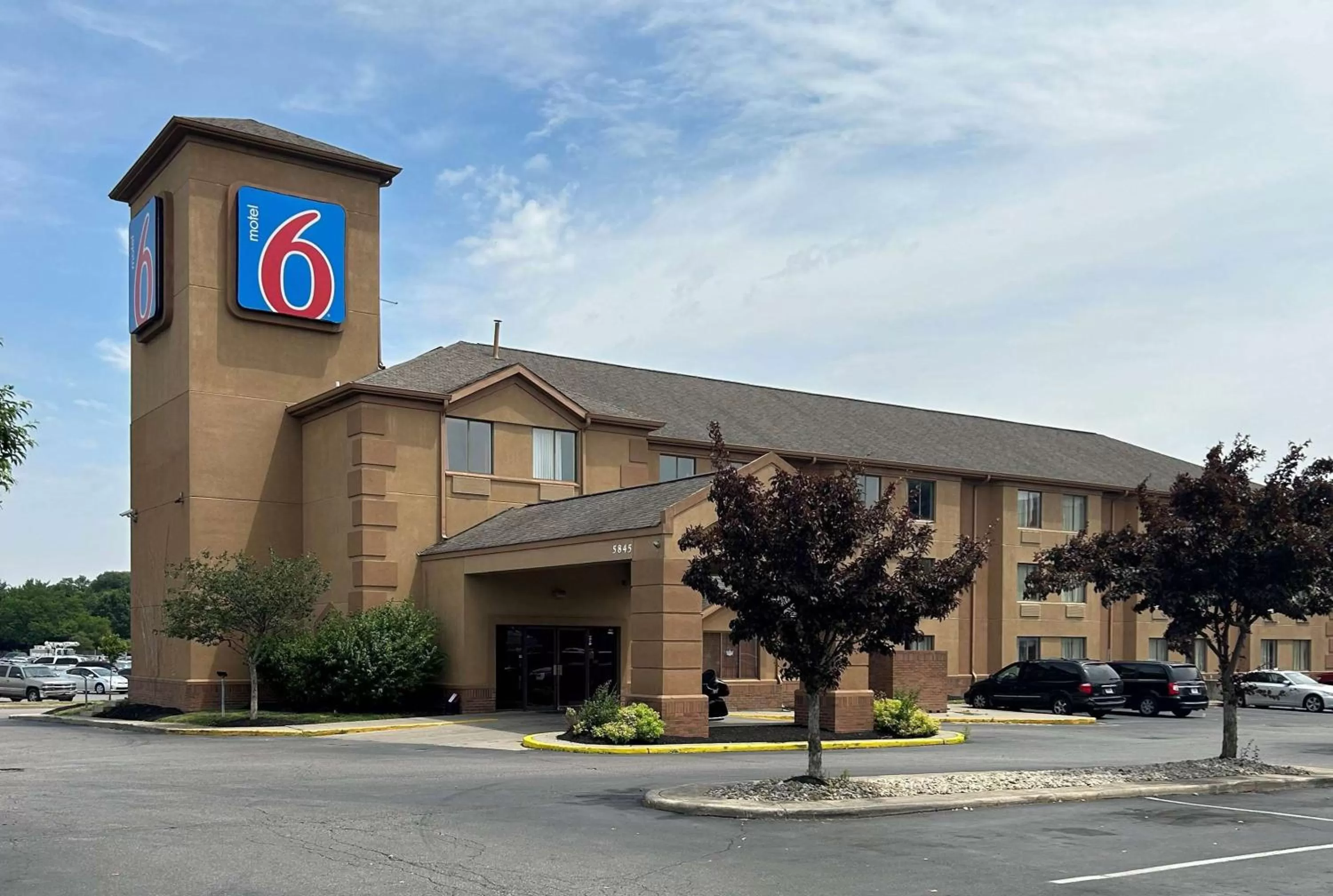 Property building in Motel 6-Indianapolis, IN - Airport