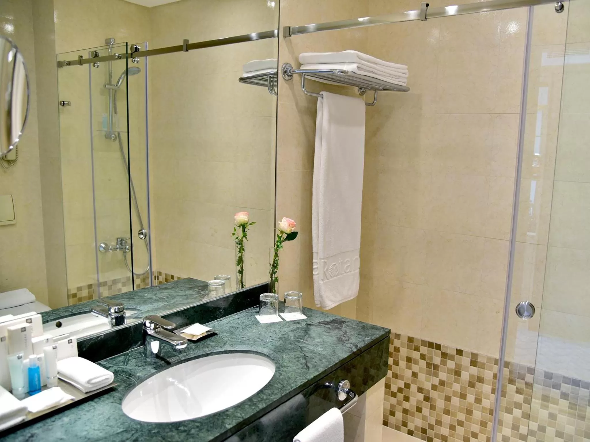 Shower in Gefinor Rotana – Beirut