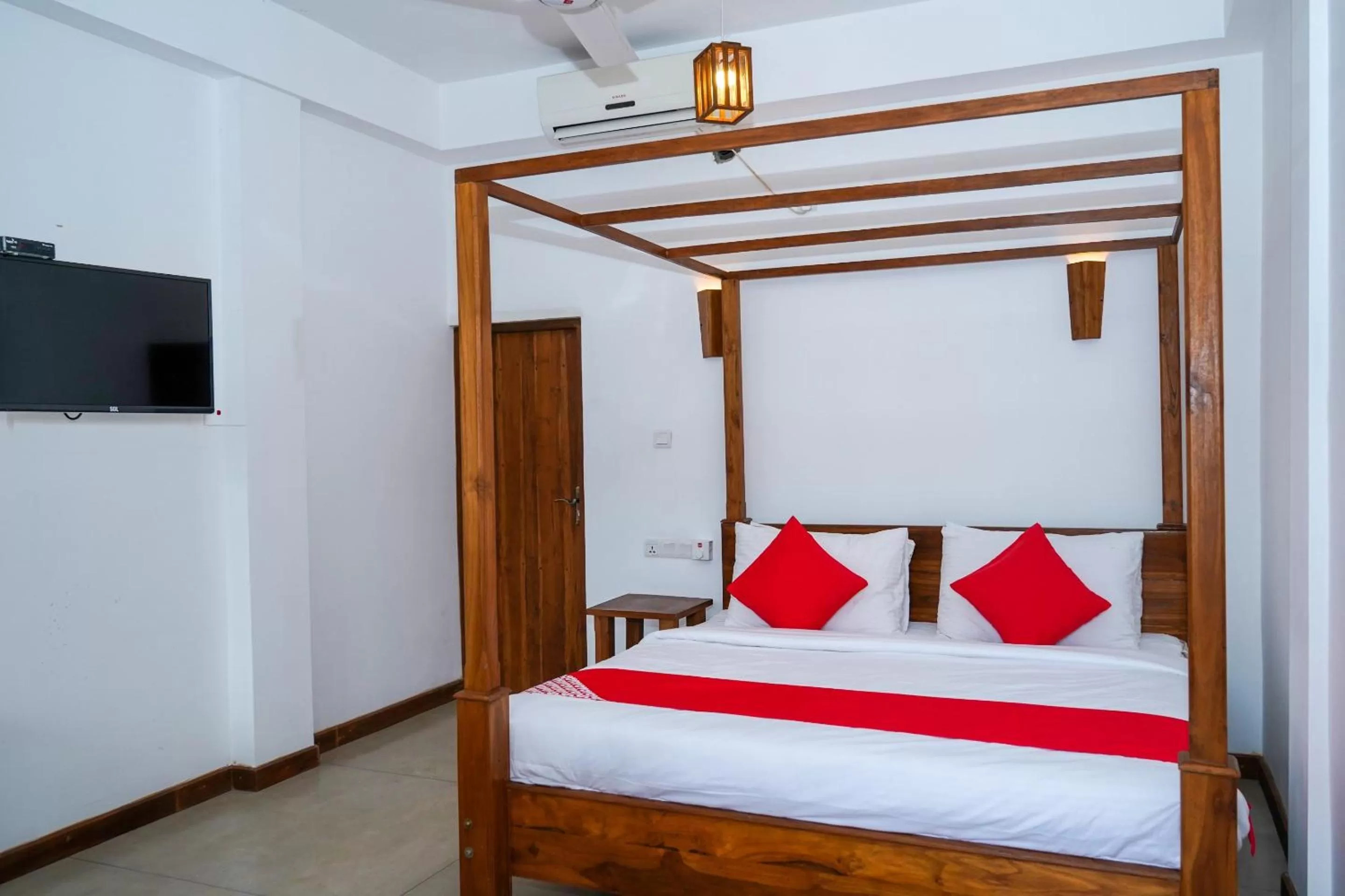 Bedroom, Bed in French Garden Kandy