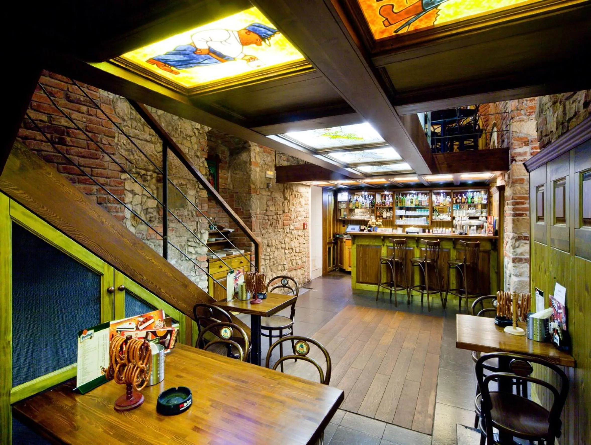 Restaurant/places to eat in Prague Inn