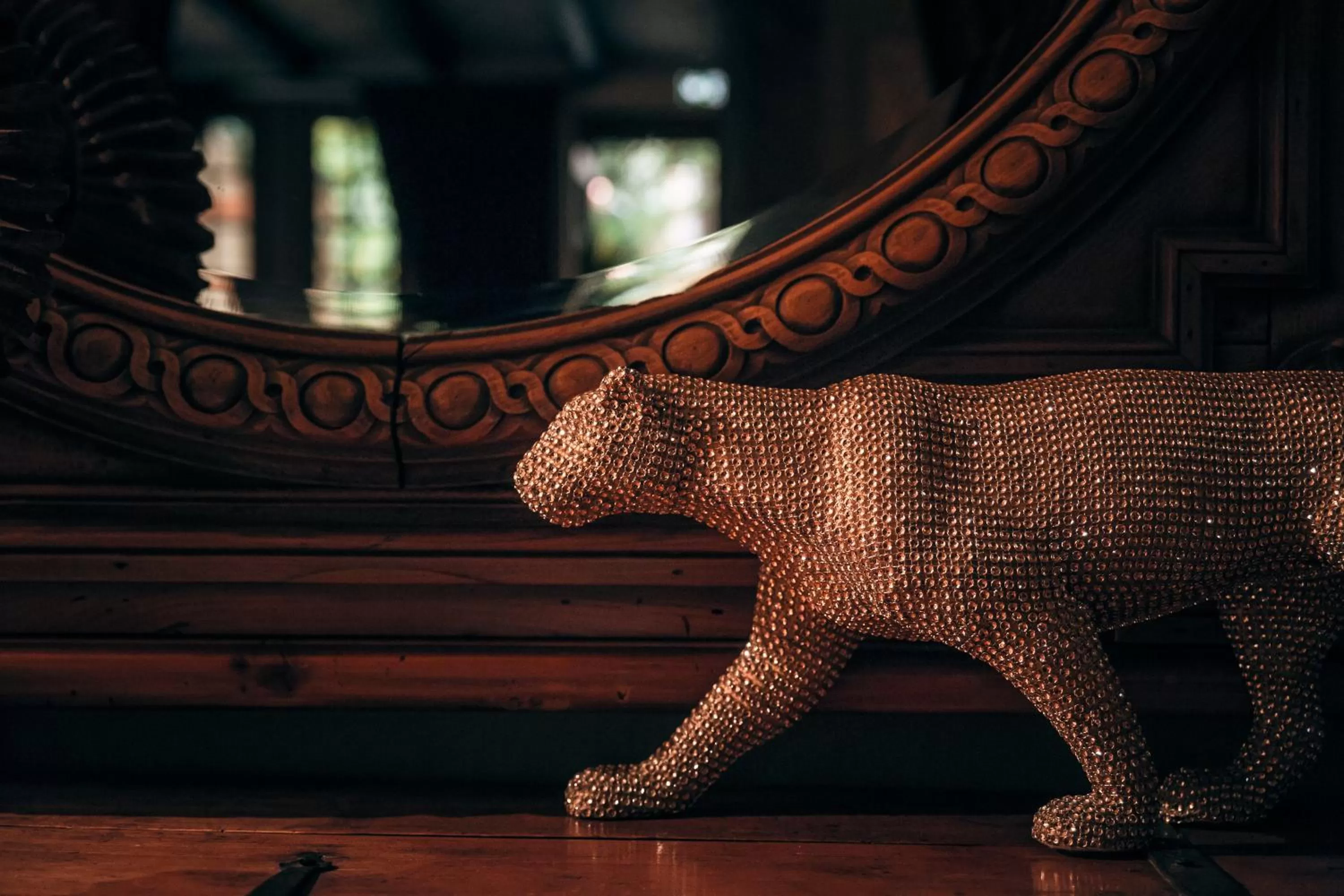 Decorative detail in Hôtel des Deux Clefs