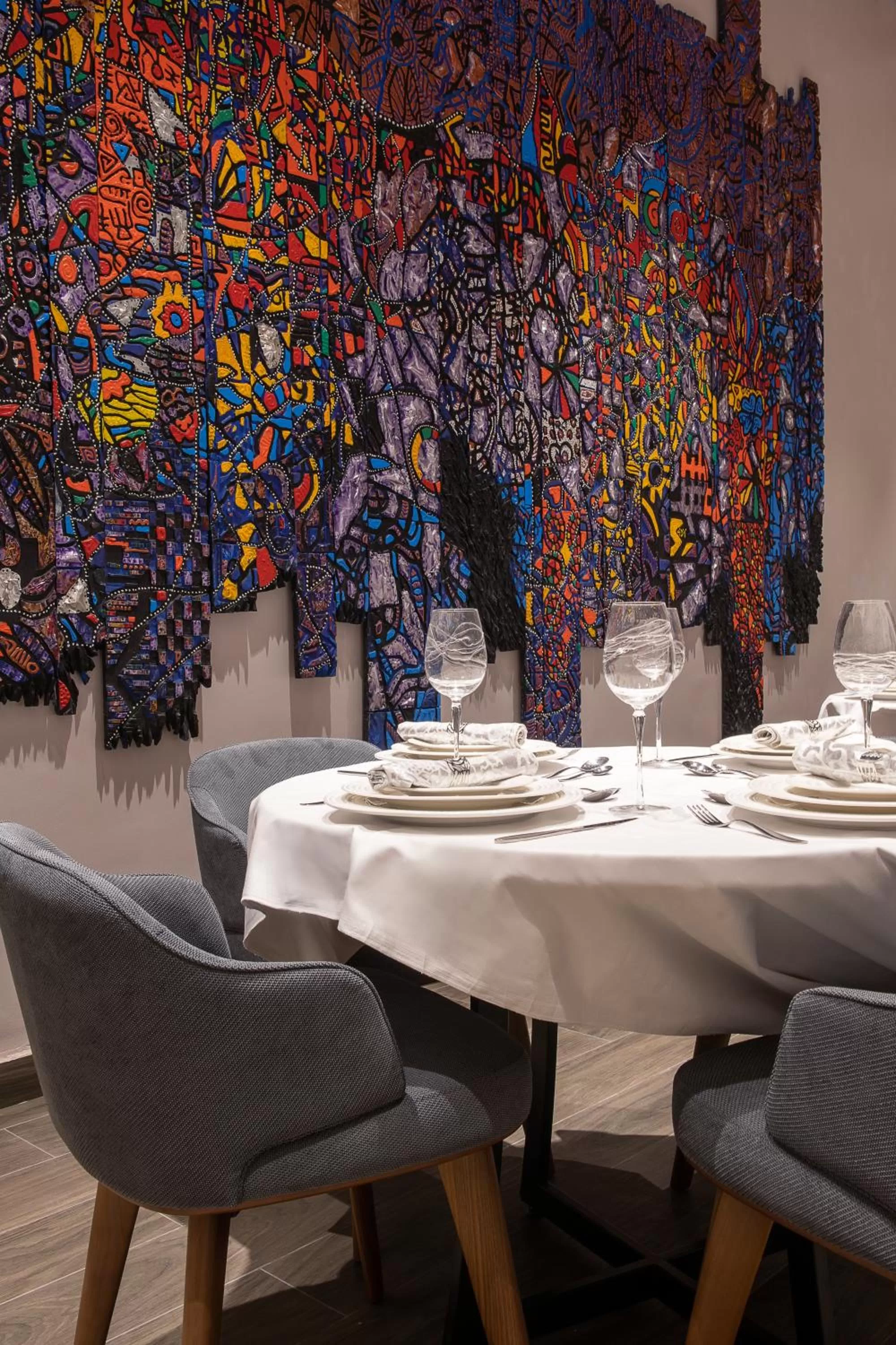 Restaurant/places to eat in The White Orchid Hotel