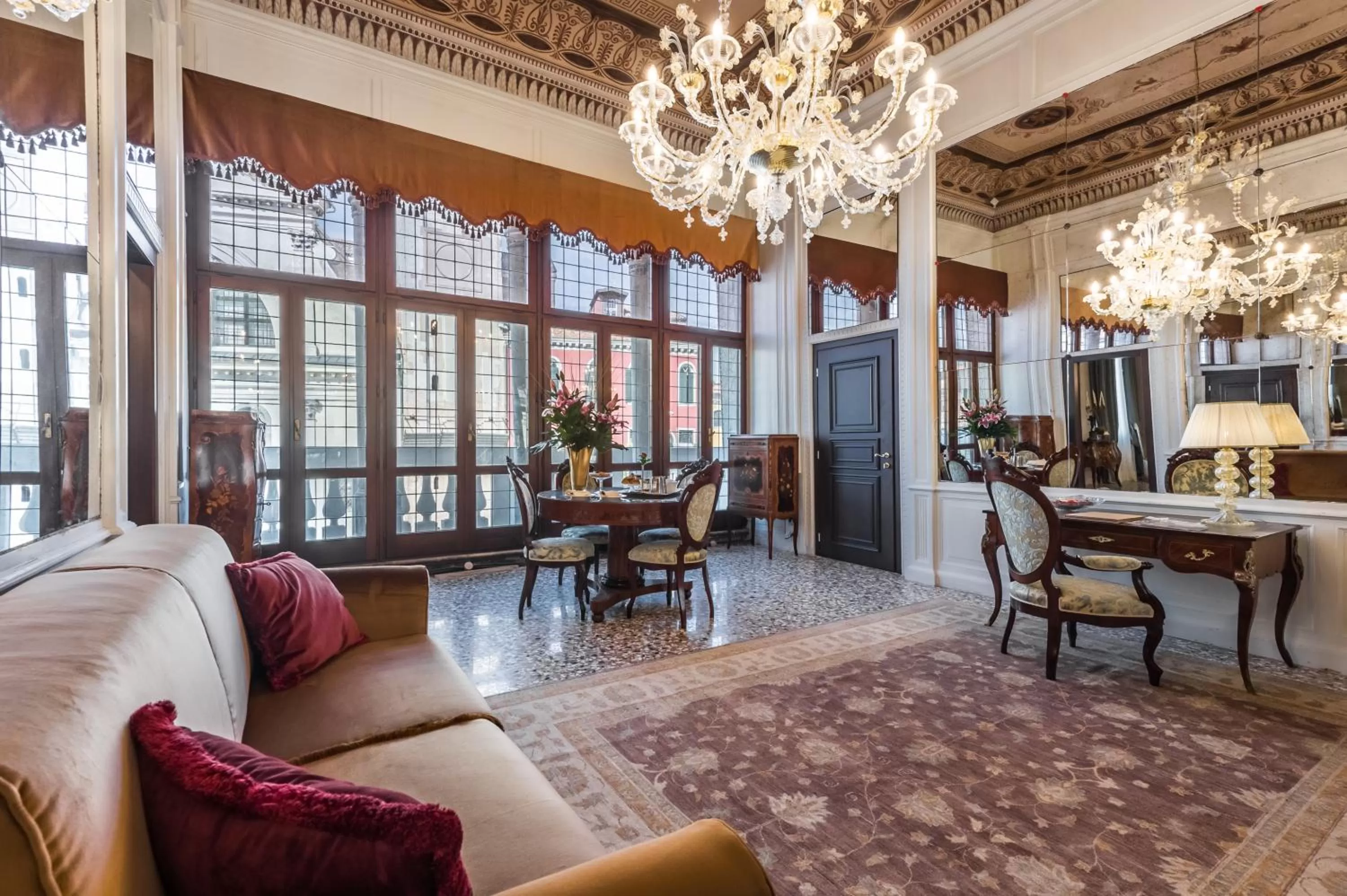 Living room in Hotel Nani Mocenigo Palace