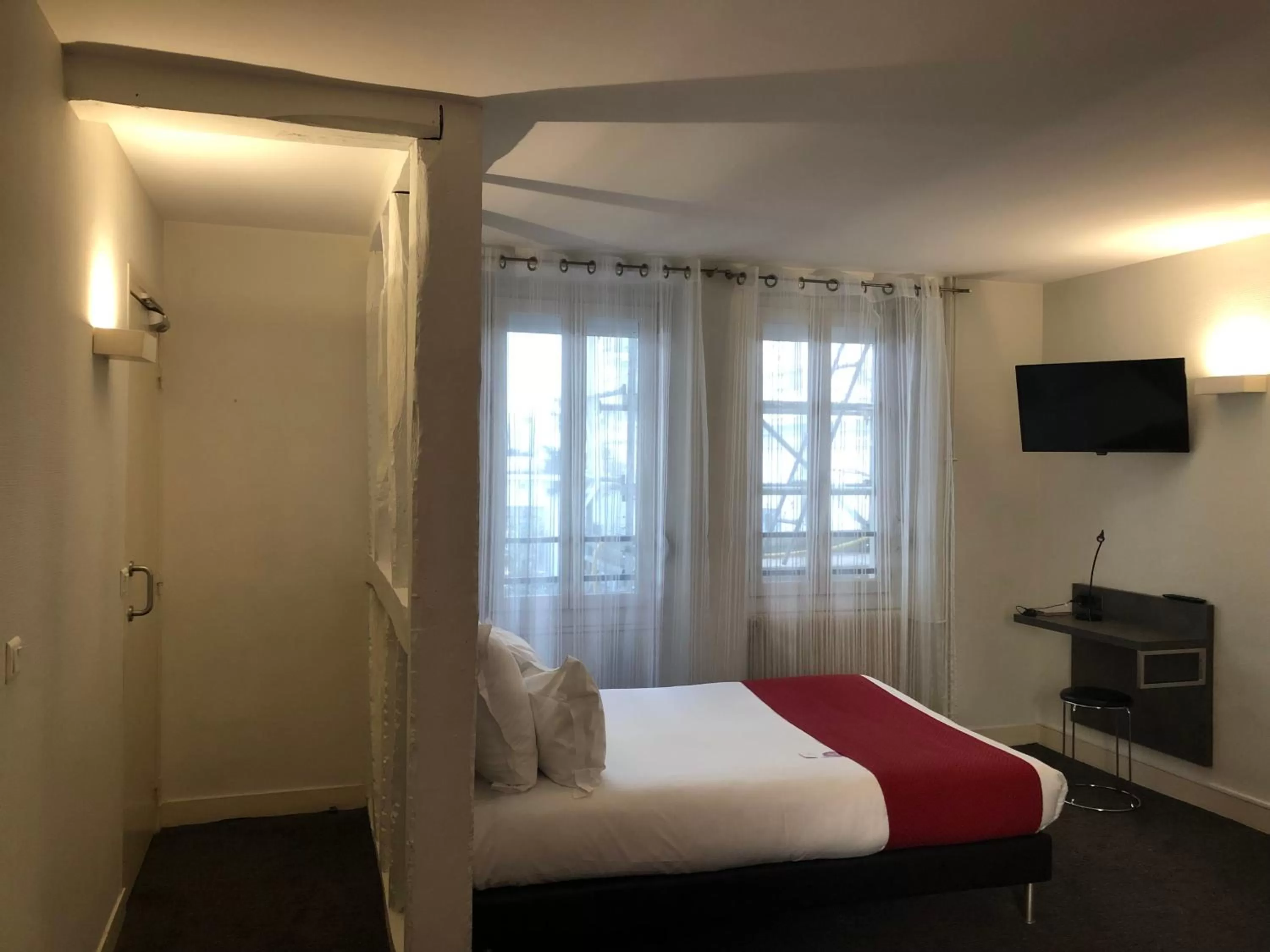 Bed in The Originals City, Hôtel Lecourbe, Paris Tour Eiffel