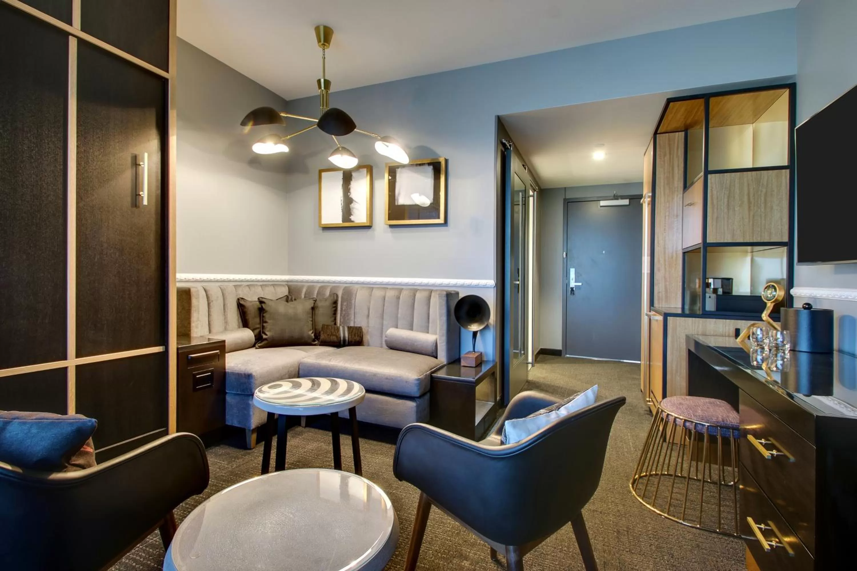 Seating area in The Rose Chicago, Tapestry Collection By Hilton