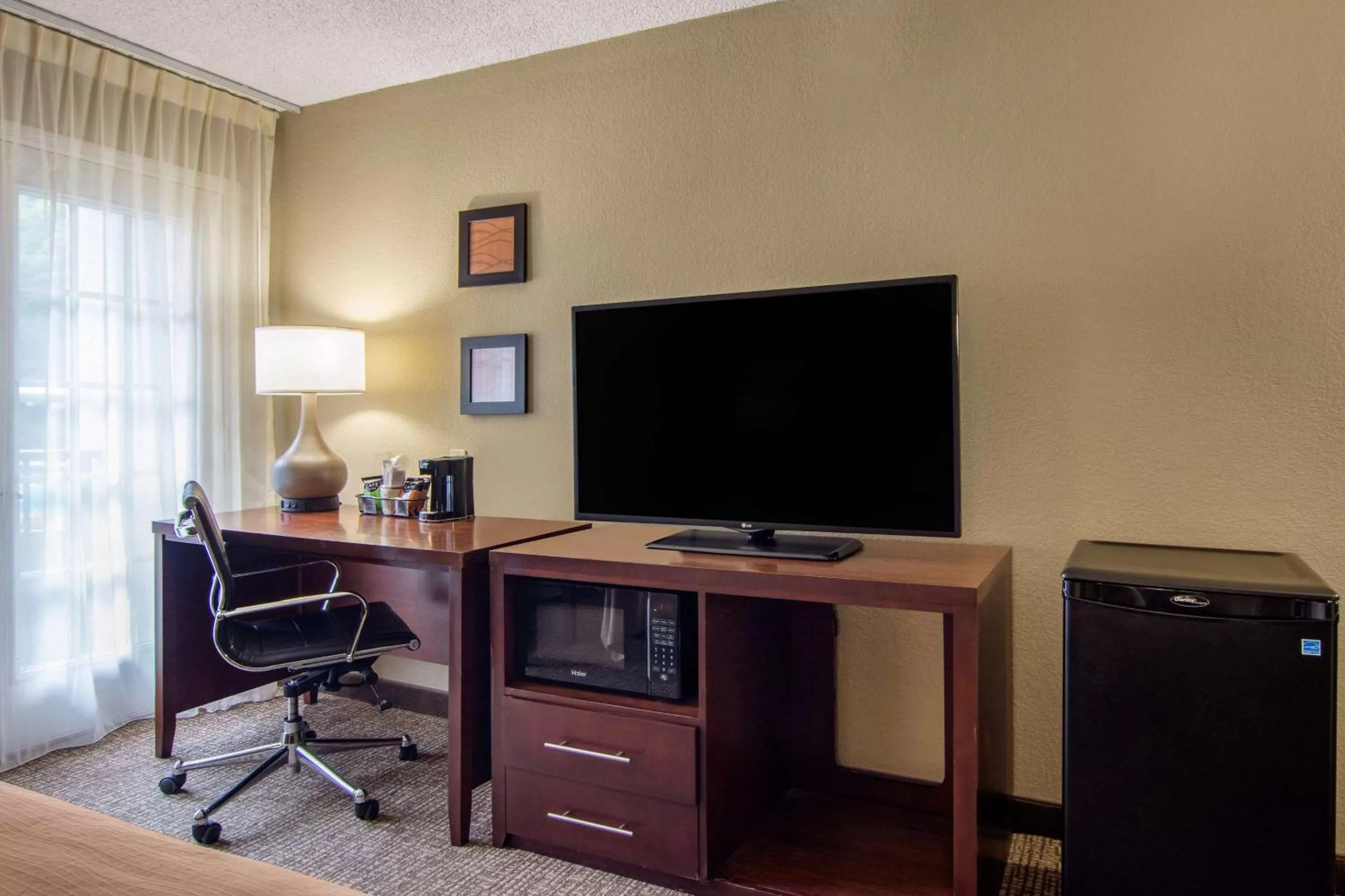 TV and multimedia in Comfort Inn Sandy Springs - Perimeter