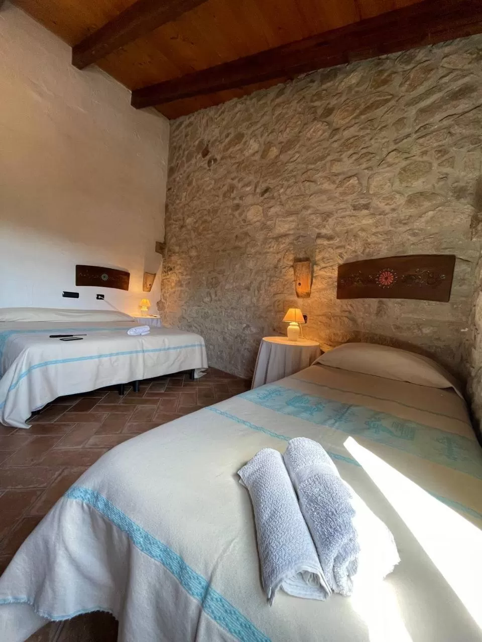 Bed in Hammam Rooms and Restaurant, Cagliari, Senorbí