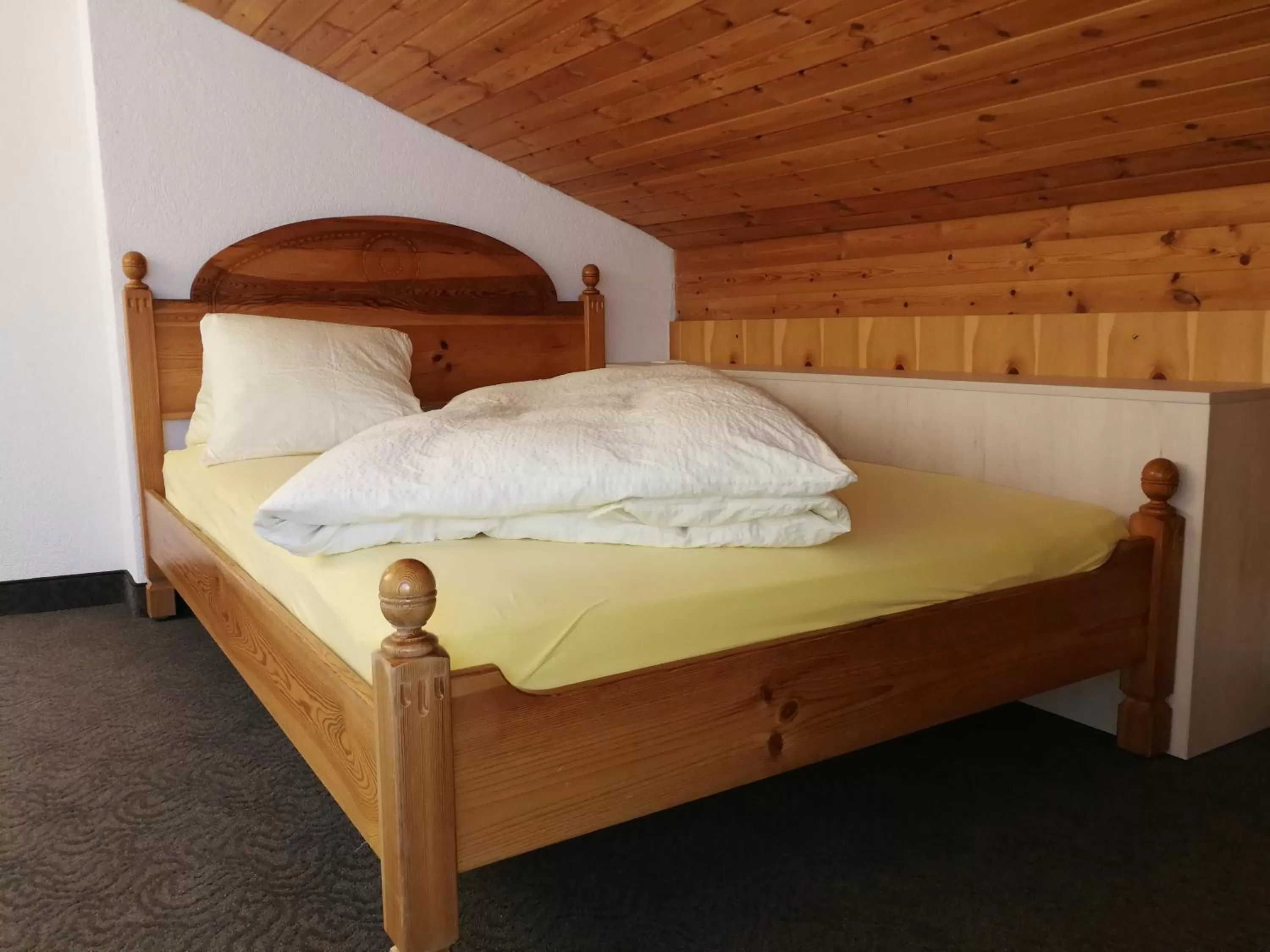 Decorative detail, Bed in Ambiente Mountain Style