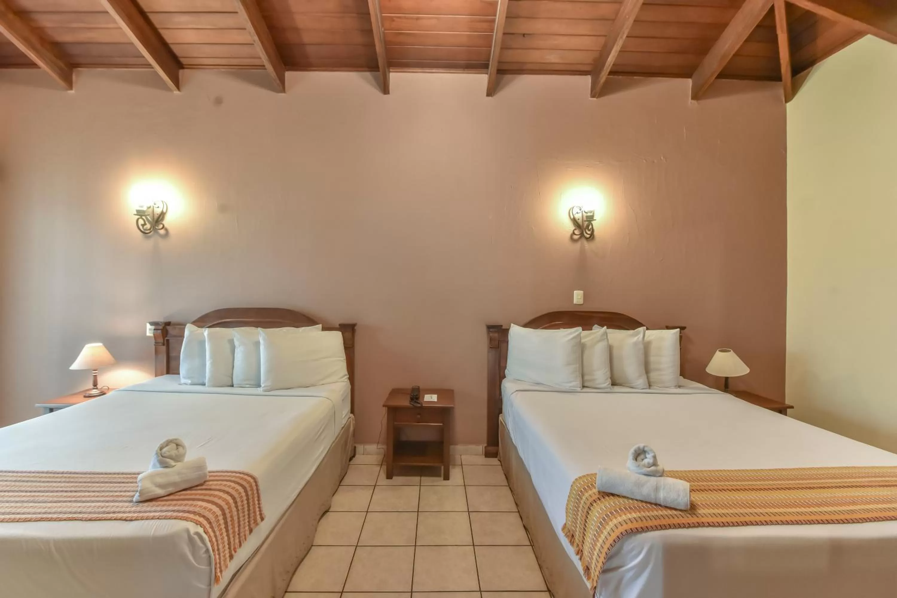 Photo of the whole room, Bed in La Riviera Hotel