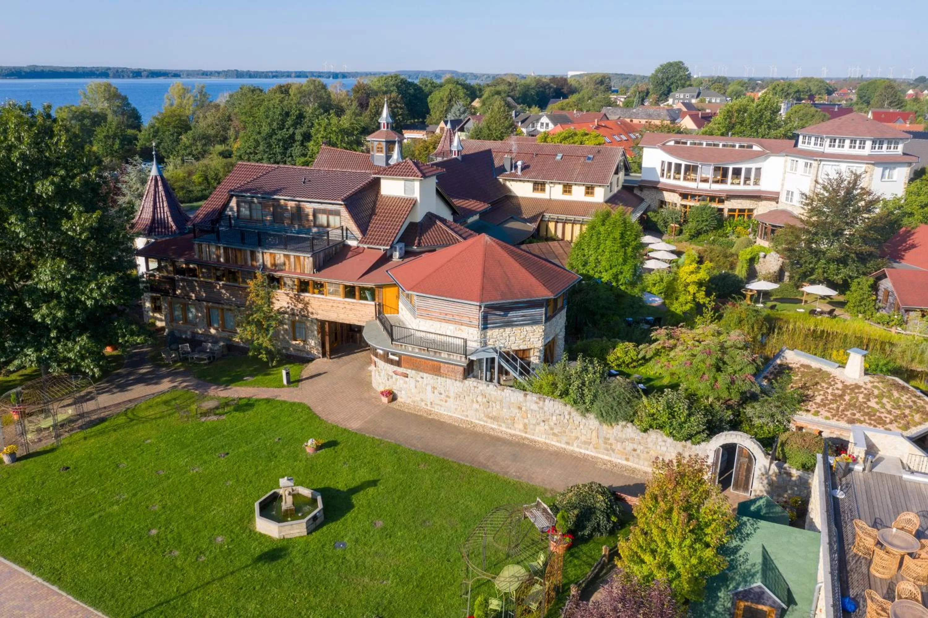 Property building in Wellnesshotel Seeschlößchen - Privat- Spa & Naturresort