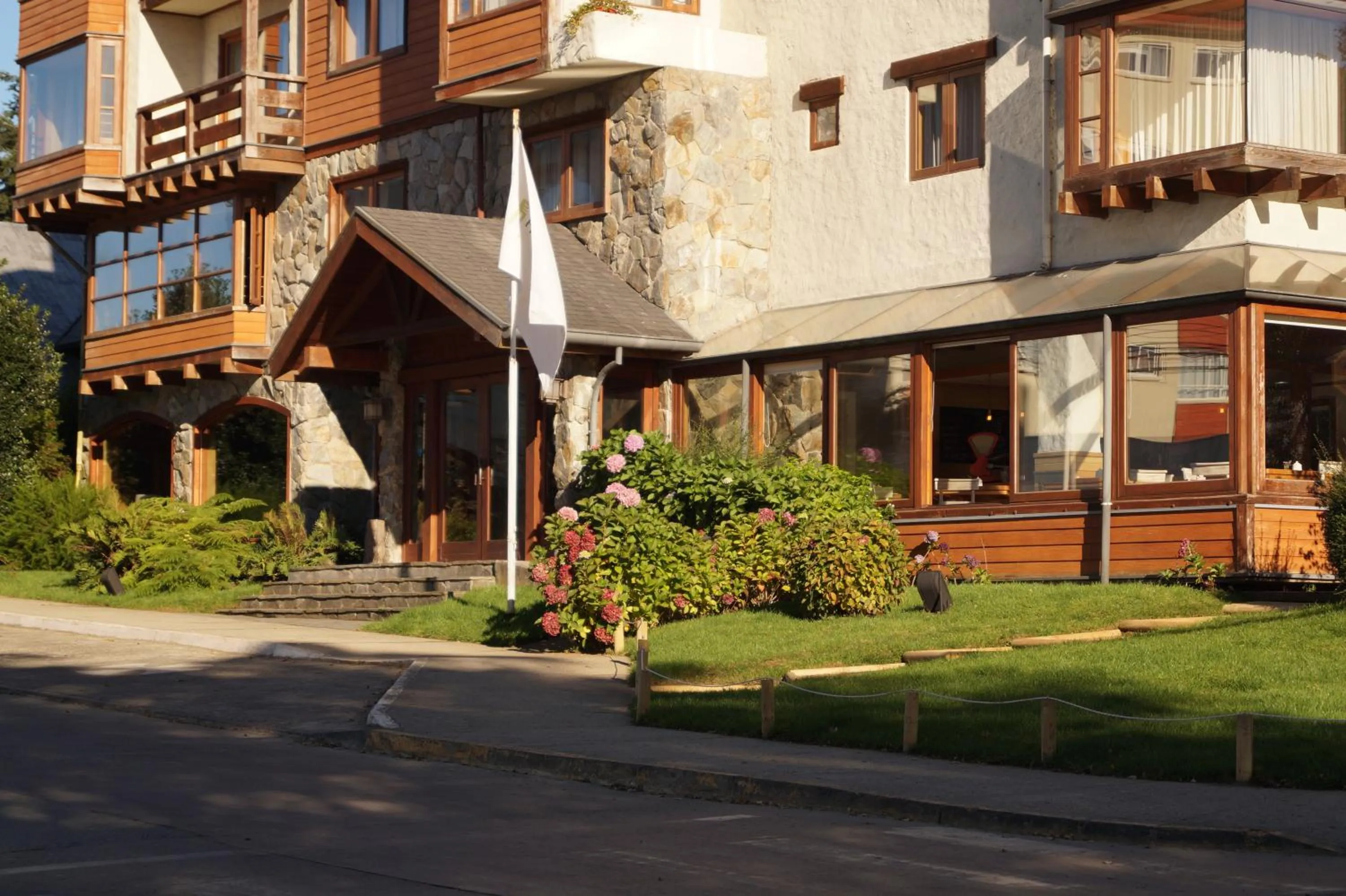 Facade/entrance in Hotel Puelche
