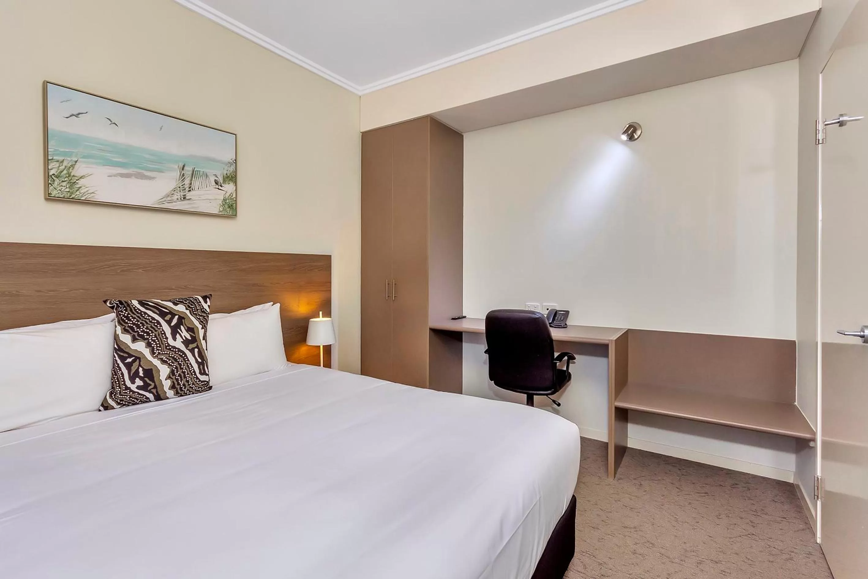 Bedroom, Bed in New Haus by Hougoumont Hotel, former Bannister 22