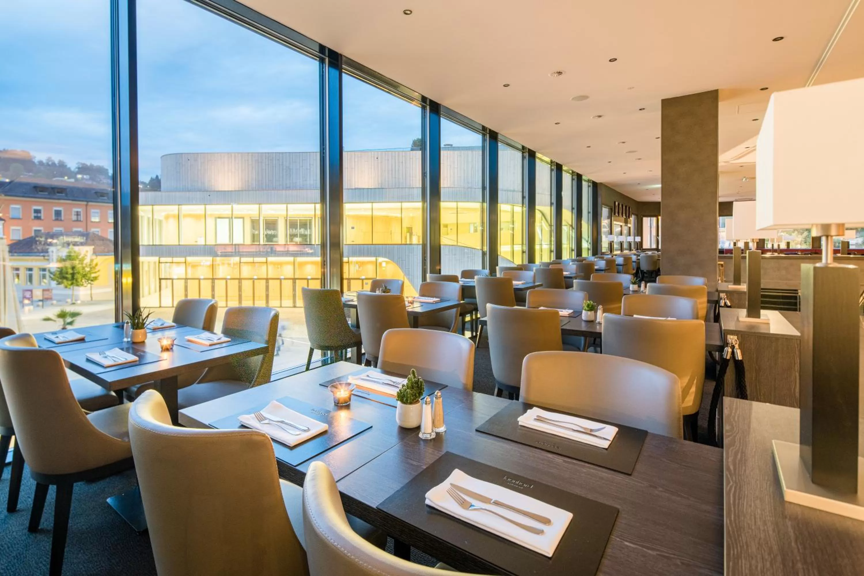 Restaurant/places to eat in Best Western Premier Central Hotel Leonhard