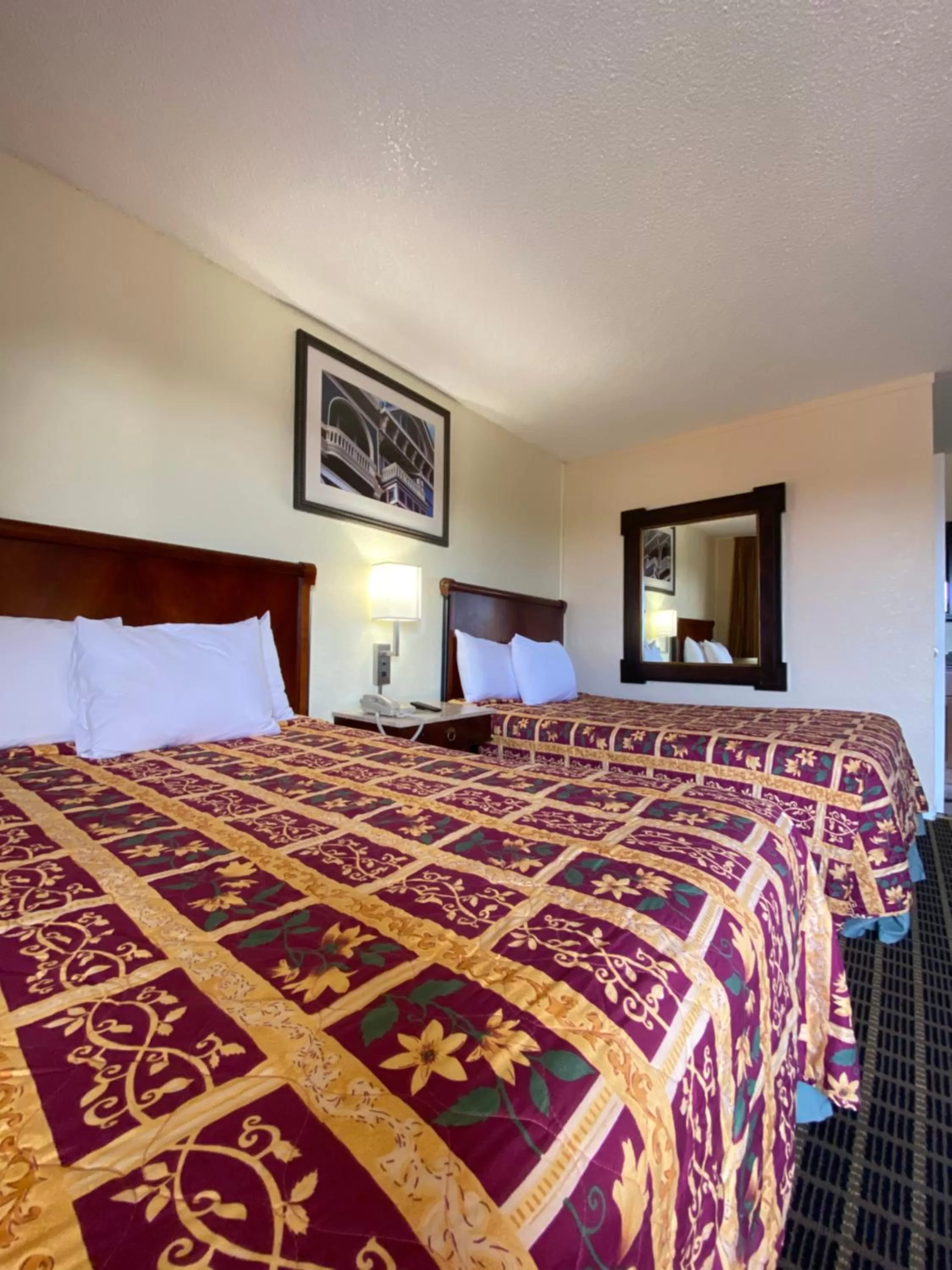 Photo of the whole room, Bed in Motel 7 - Near Six Flags, Vallejo - Napa Valley