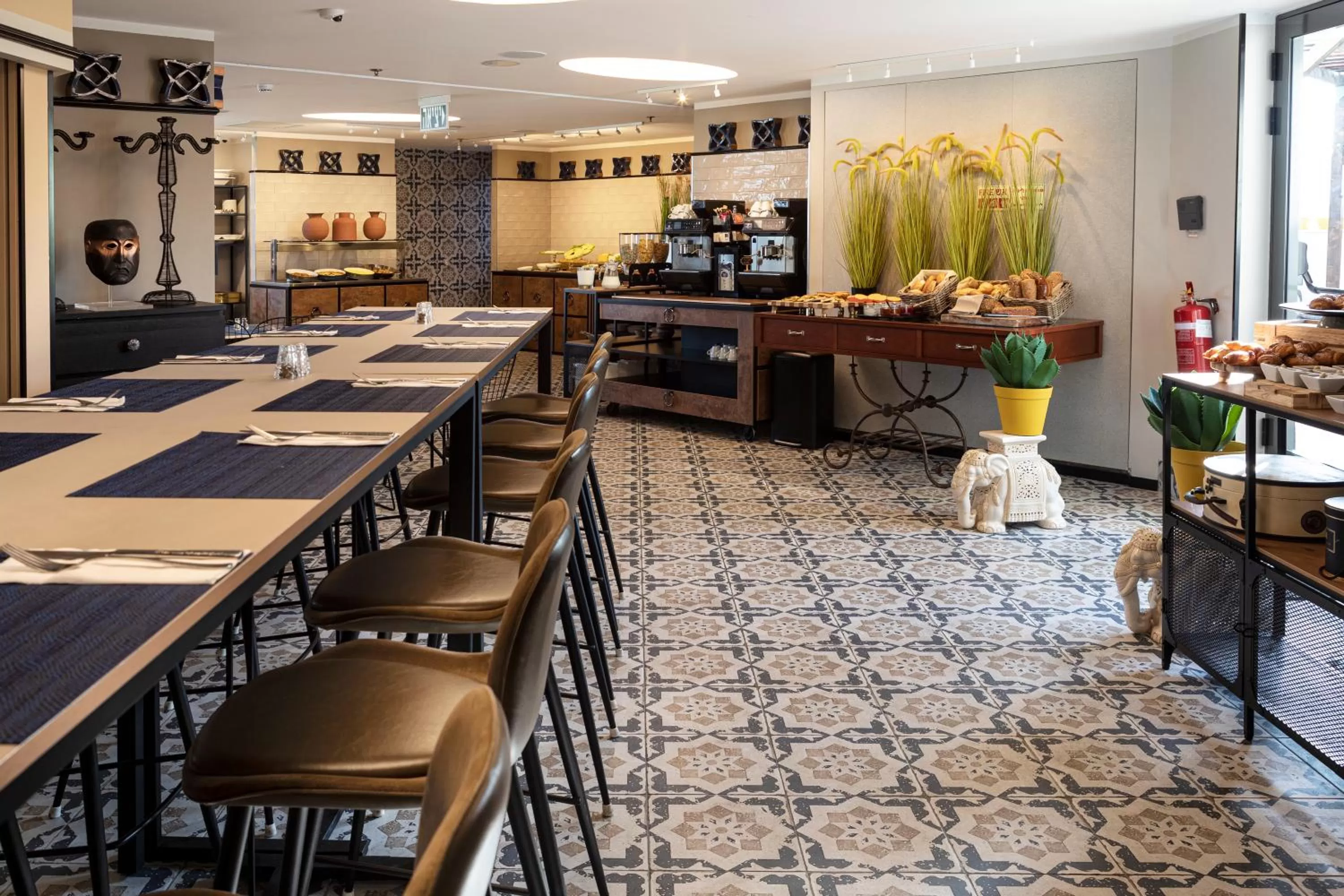 Restaurant/places to eat in Numa Hotel Jaffa