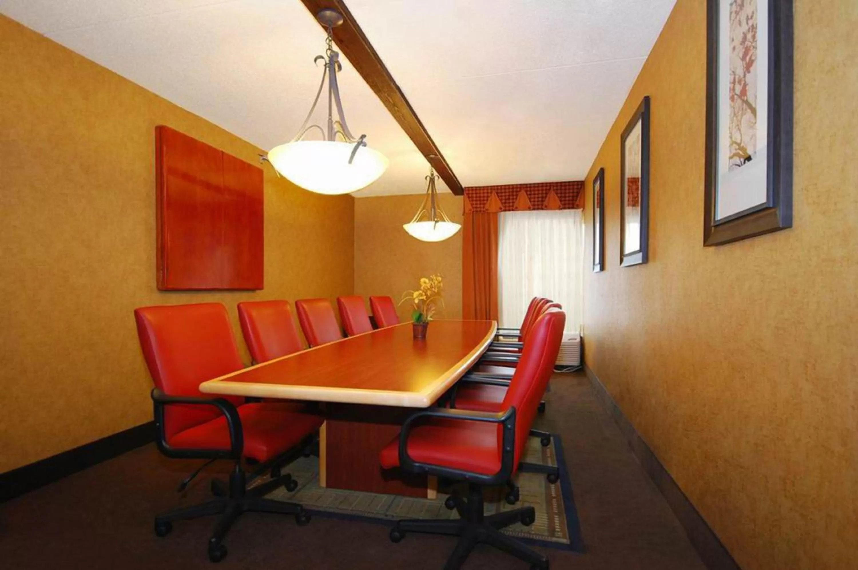 Meeting/conference room in Holiday Inn Express Forsyth by IHG