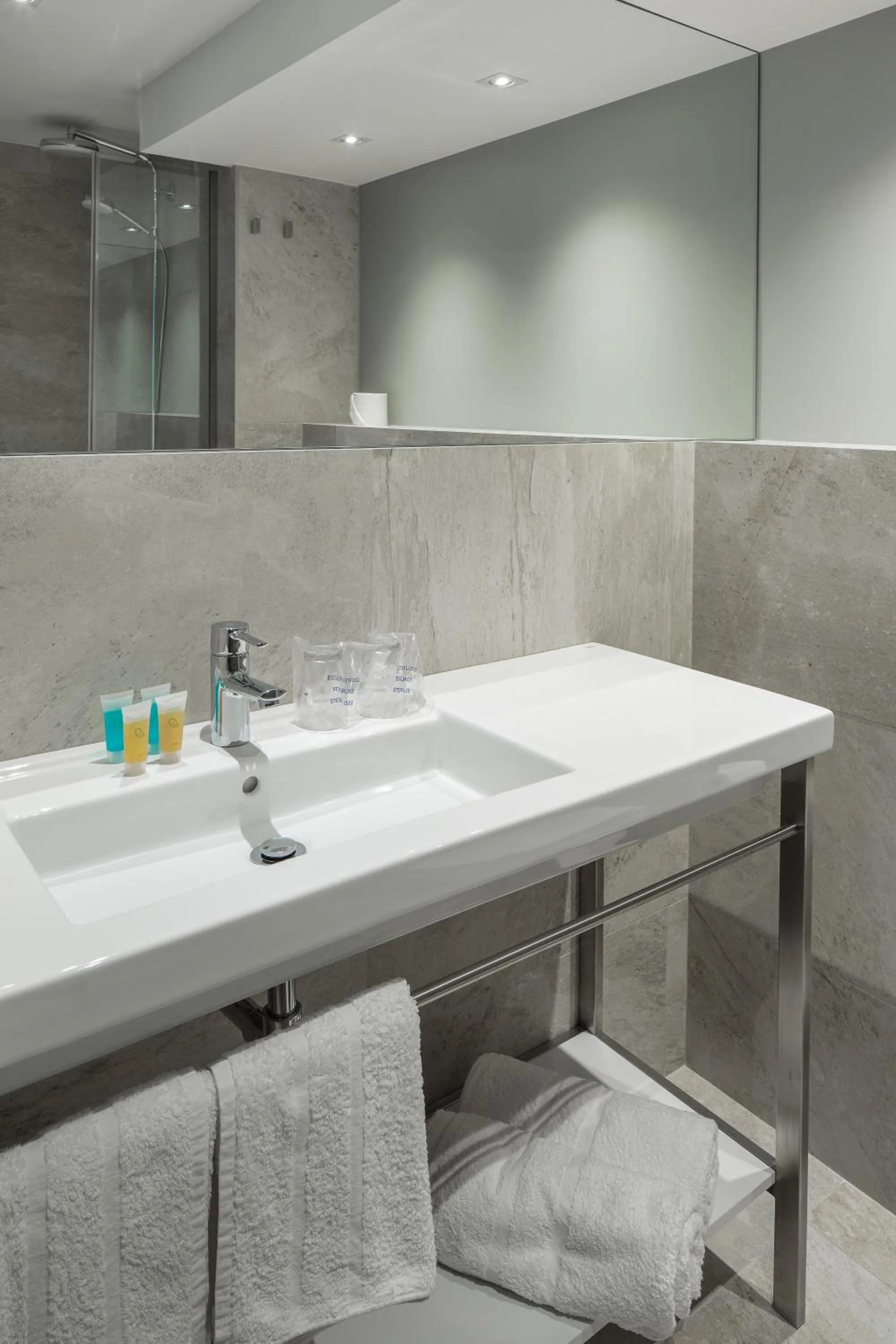 Photo of the whole room in Hotel Atalaia