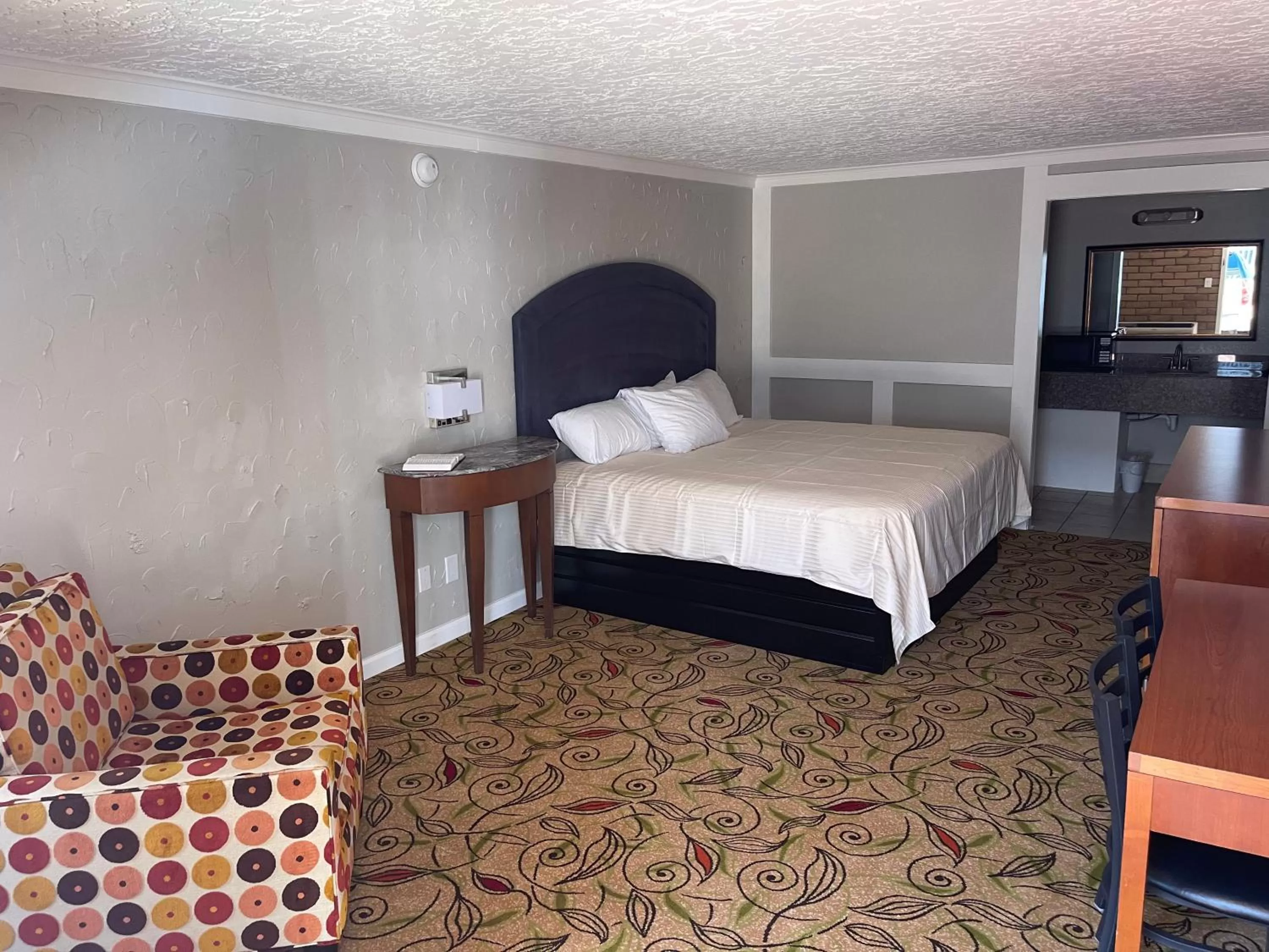 Photo of the whole room, Bed in Stratford House Inn