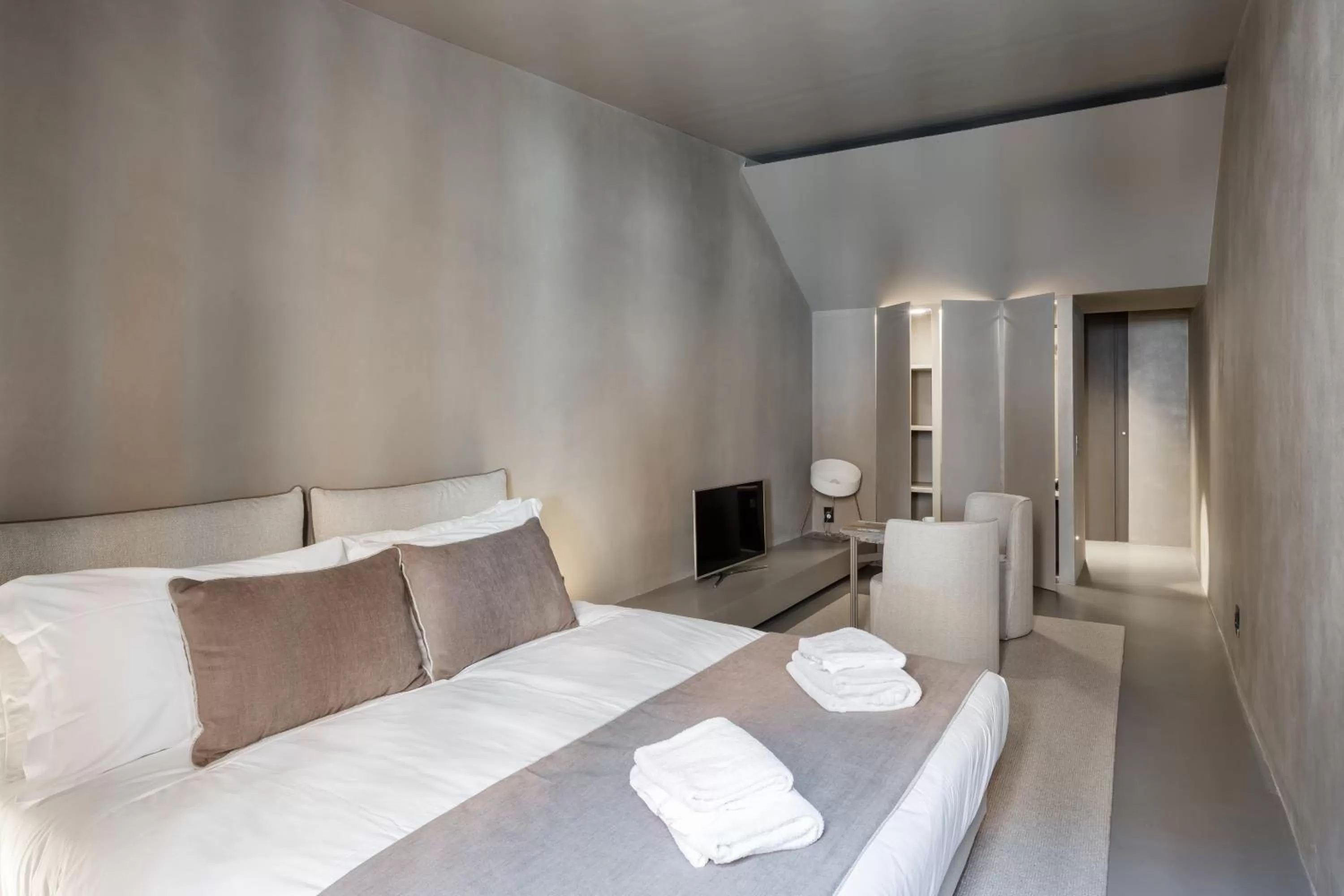 Photo of the whole room, Bed in Elysium Suites collection