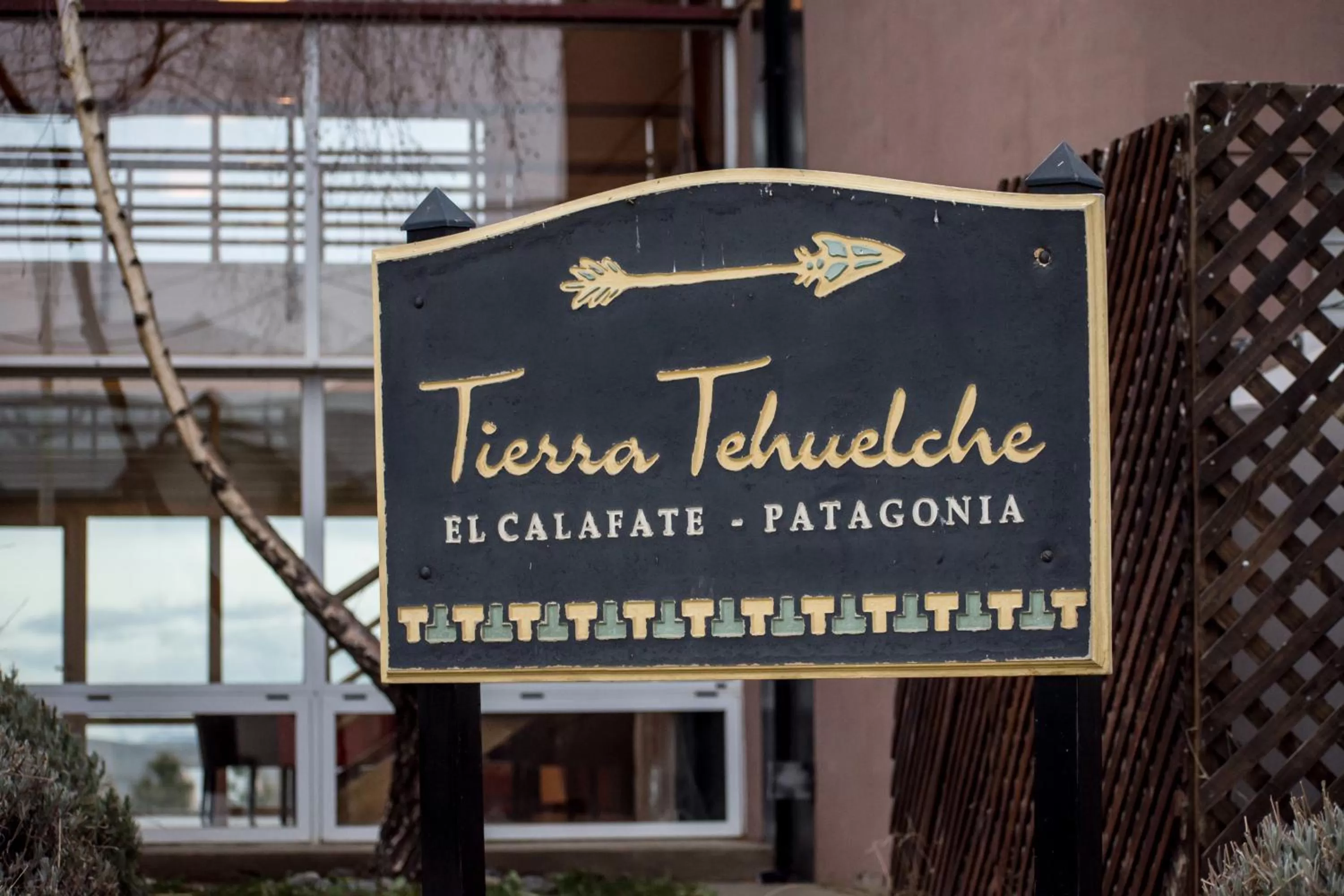 Property logo or sign in Tierra Tehuelche Hostería y Aparts