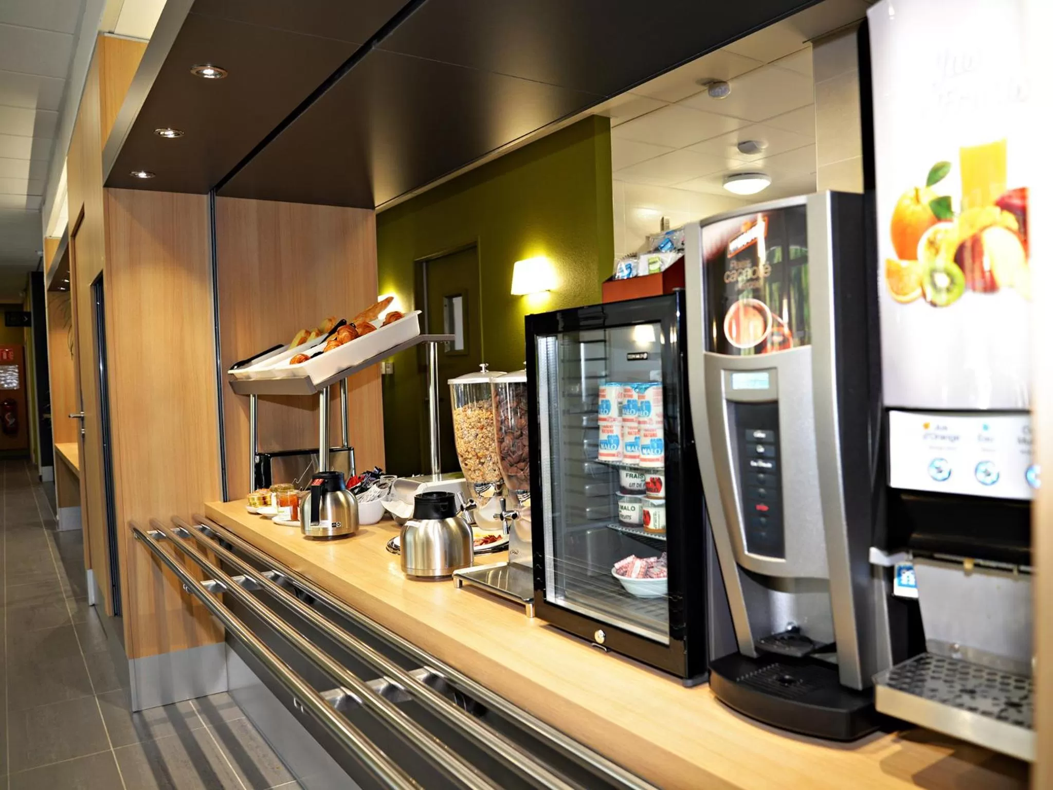 Restaurant/places to eat in B&B HOTEL Alès - Pôle Mécanique