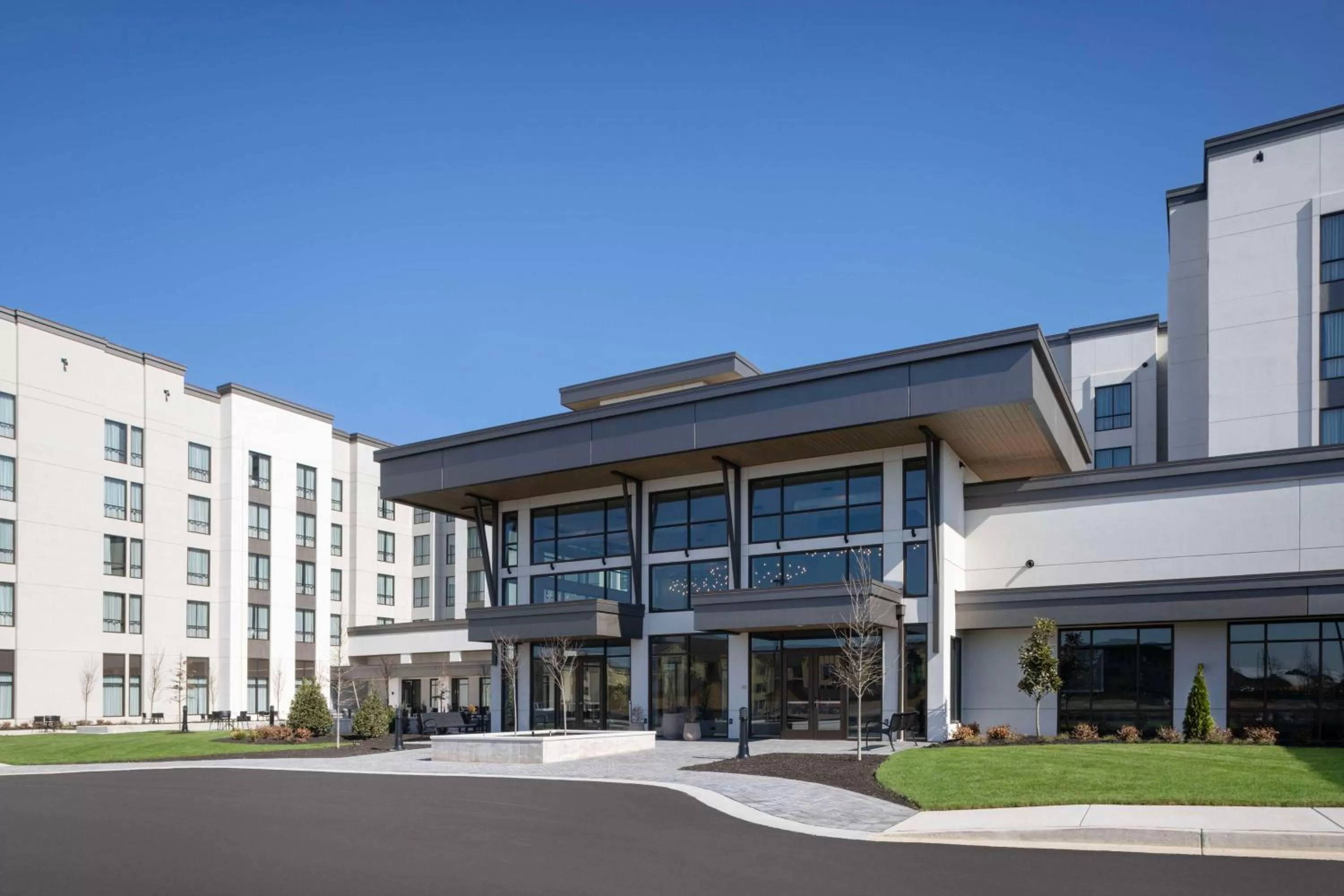 Property building in Embassy Suites By Hilton Bowling Green