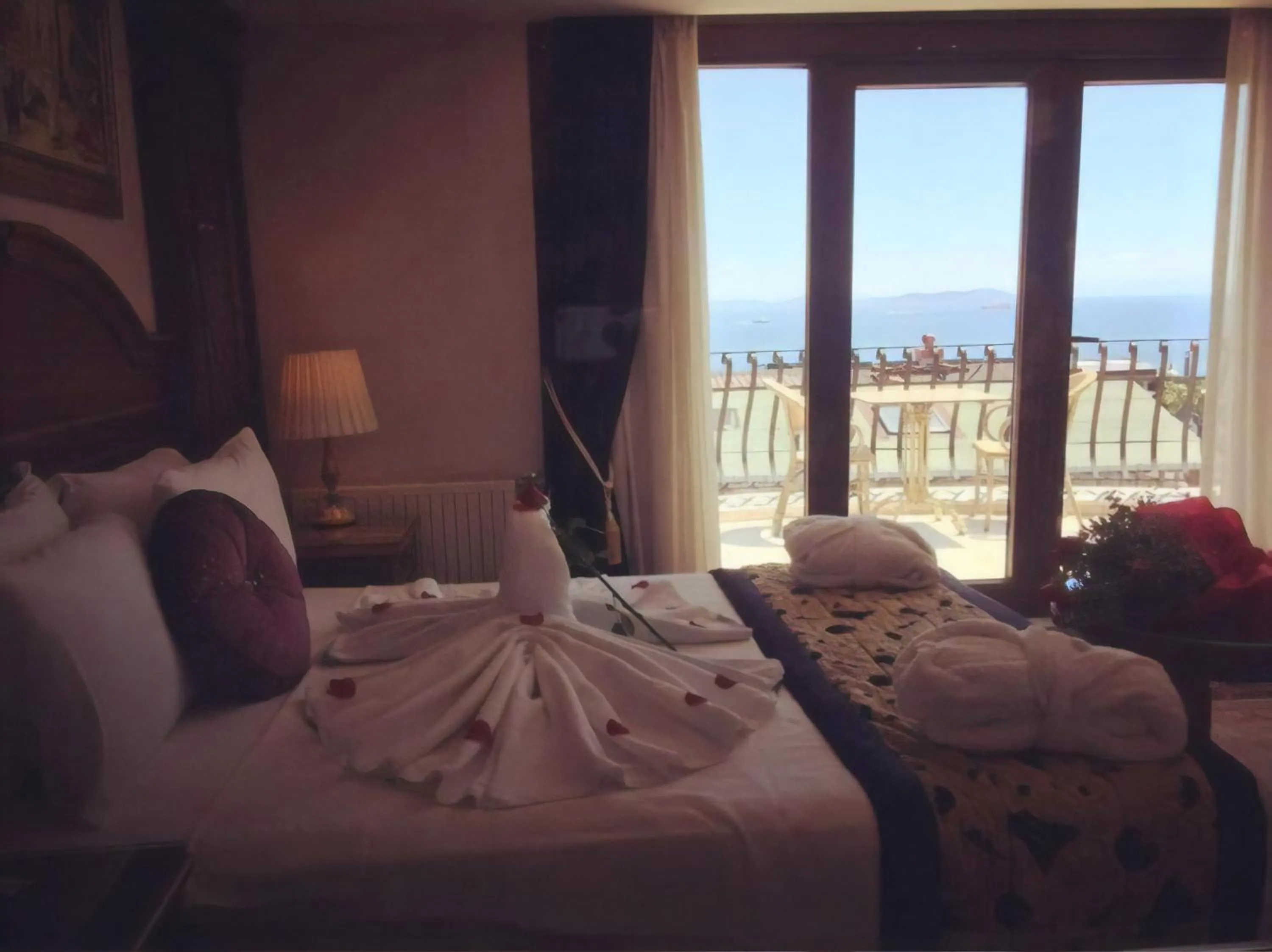 Bed in GLK PREMIER Regency Suites & Spa