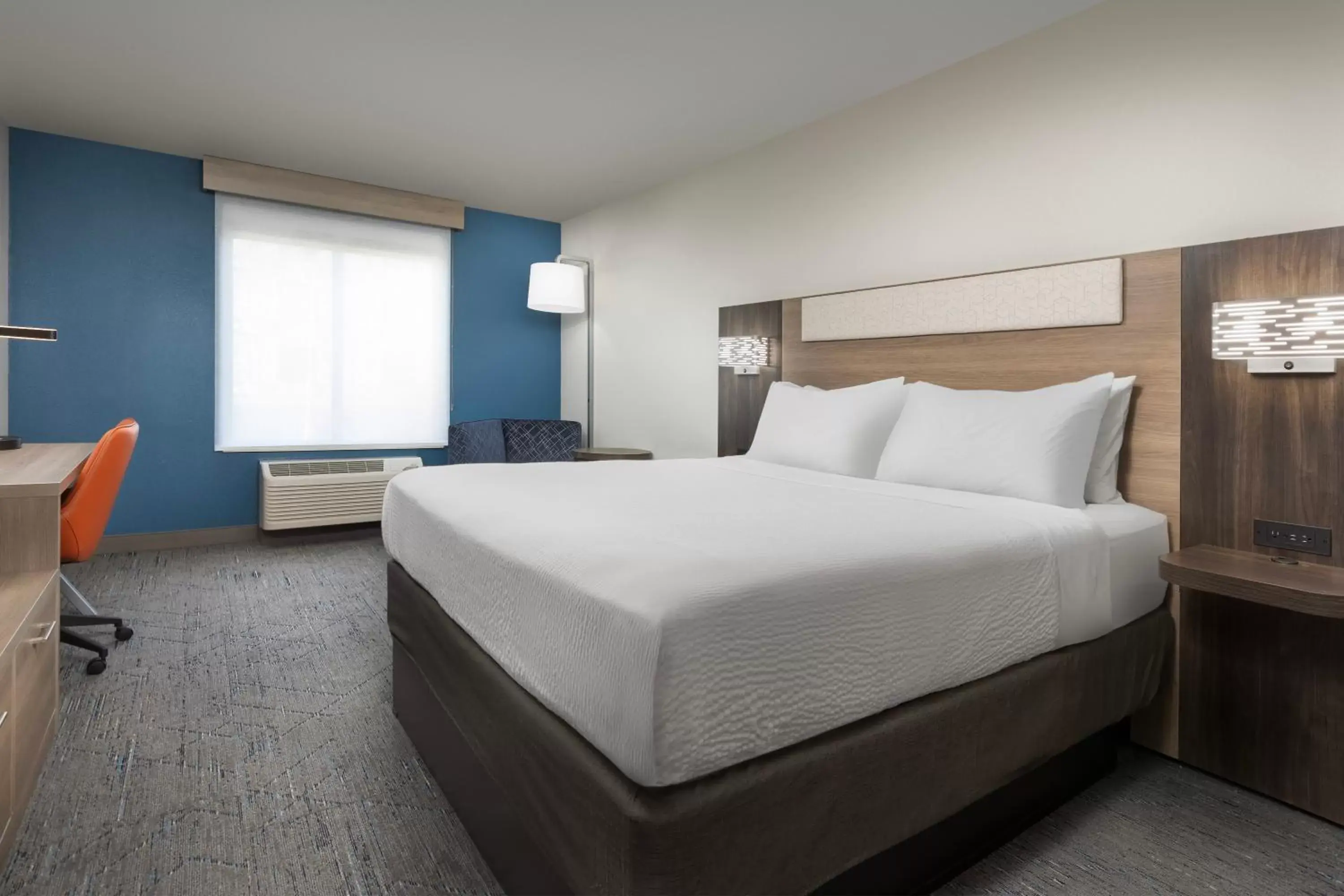 Standard King Room in Holiday Inn Express & Suites Superior by IHG Standard King Room in Holiday Inn Express & Suites Superior by IHG
