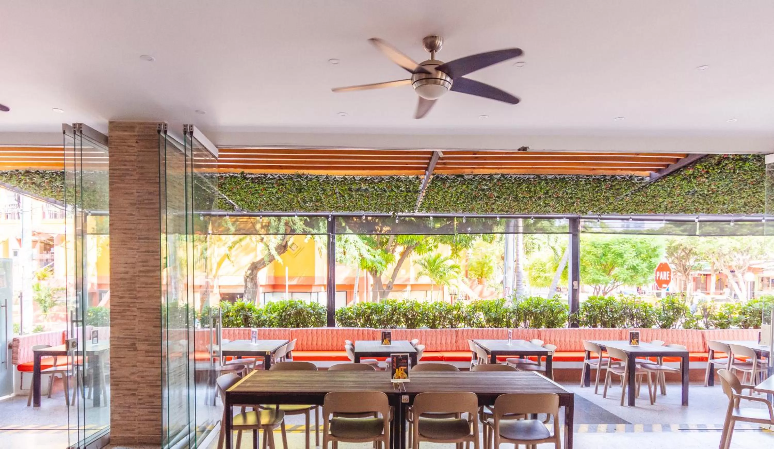 Restaurant/places to eat in Hotel Portobahia Santa Marta Rodadero