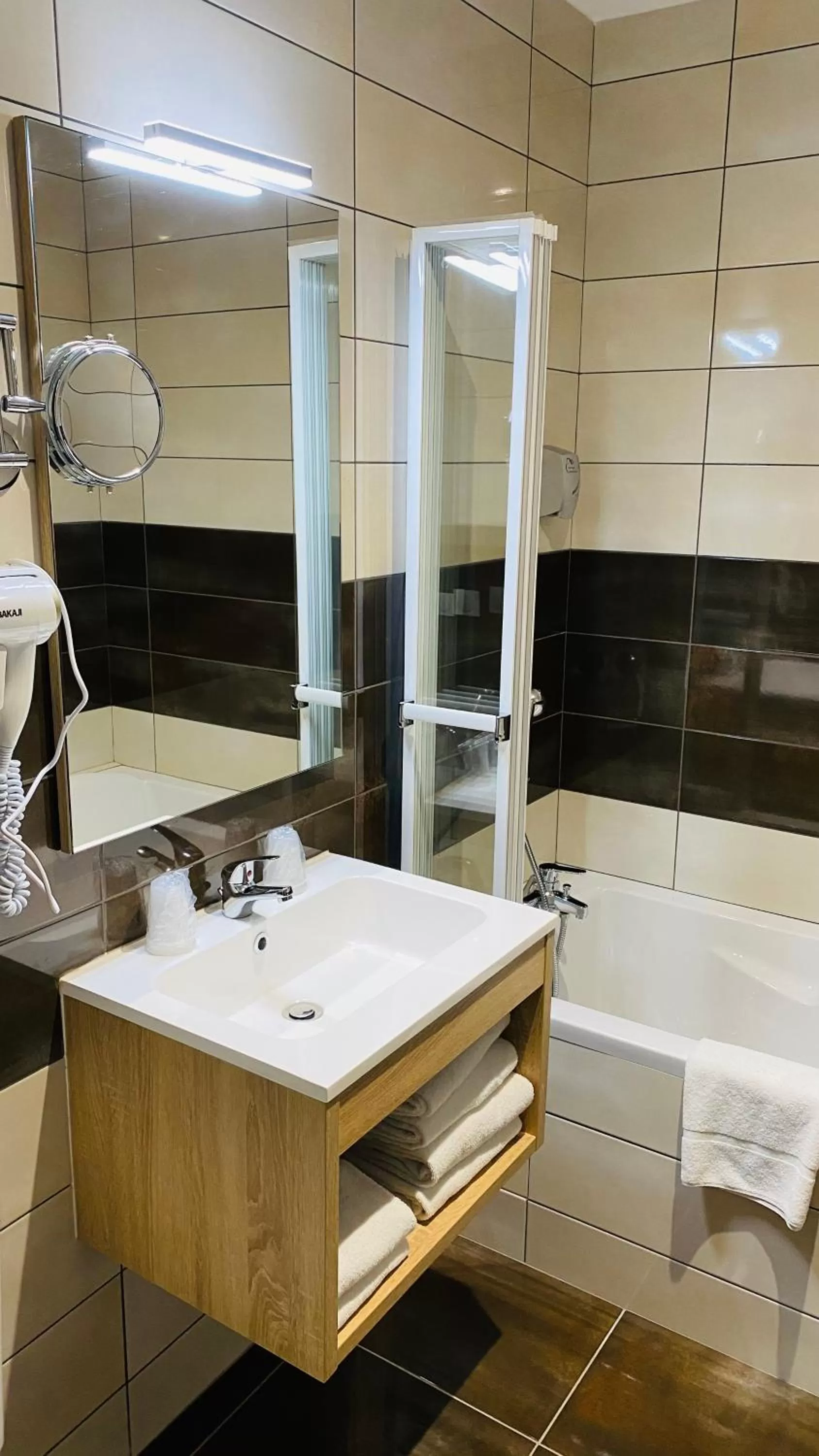 Bathroom in Hotel Martinez Grenay