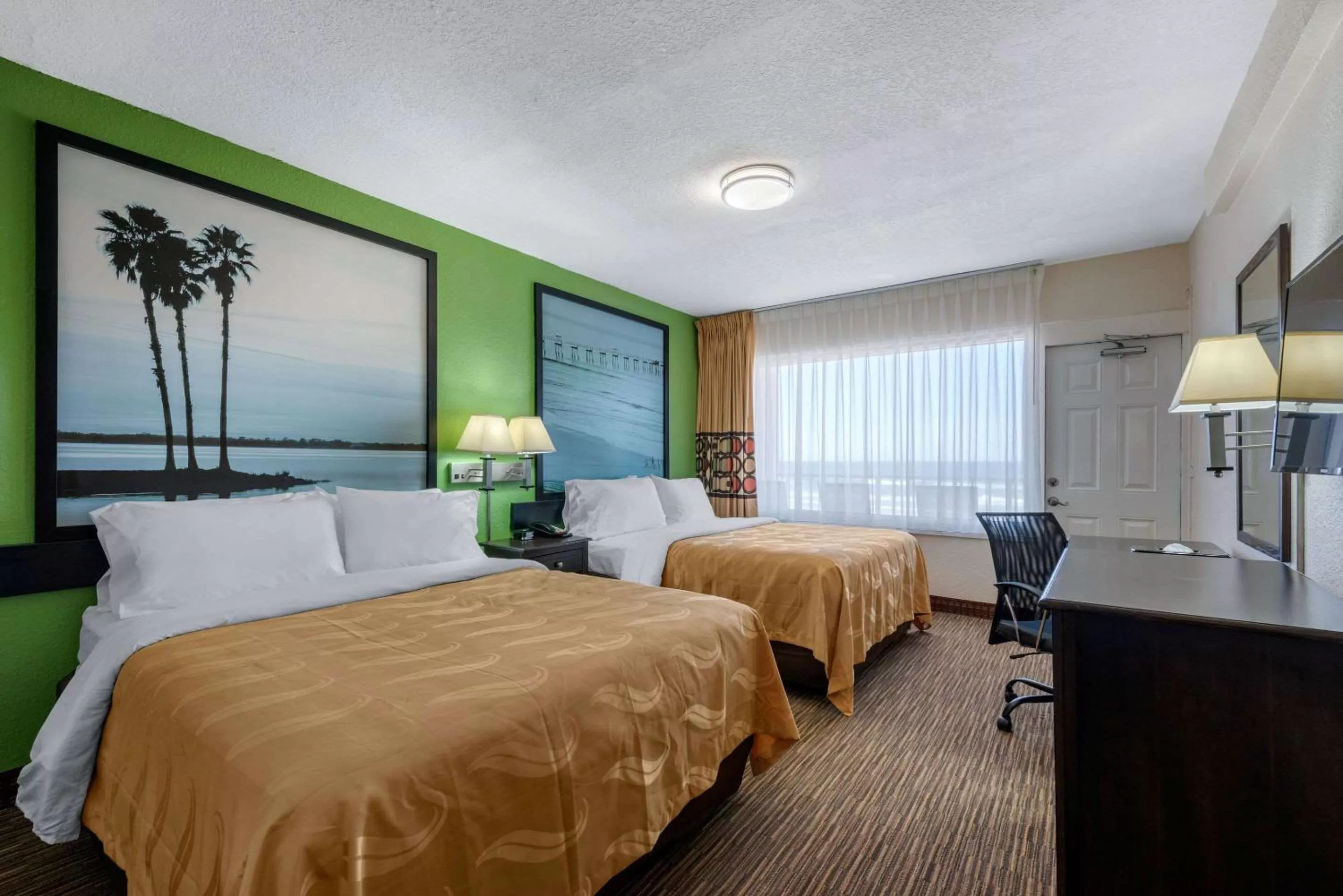Photo of the whole room, Bed in Quality Inn Daytona Beach Oceanfront