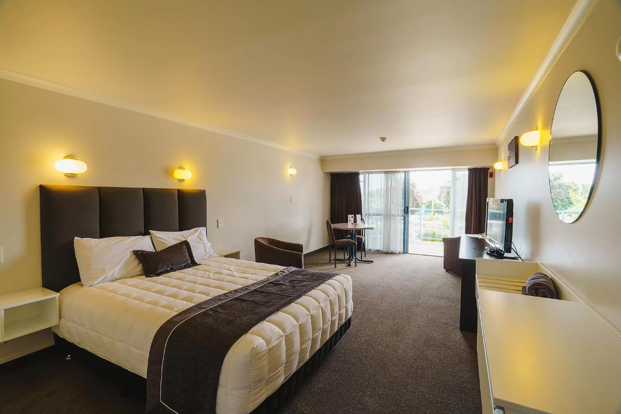 Bed in Anchorage Motor Lodge