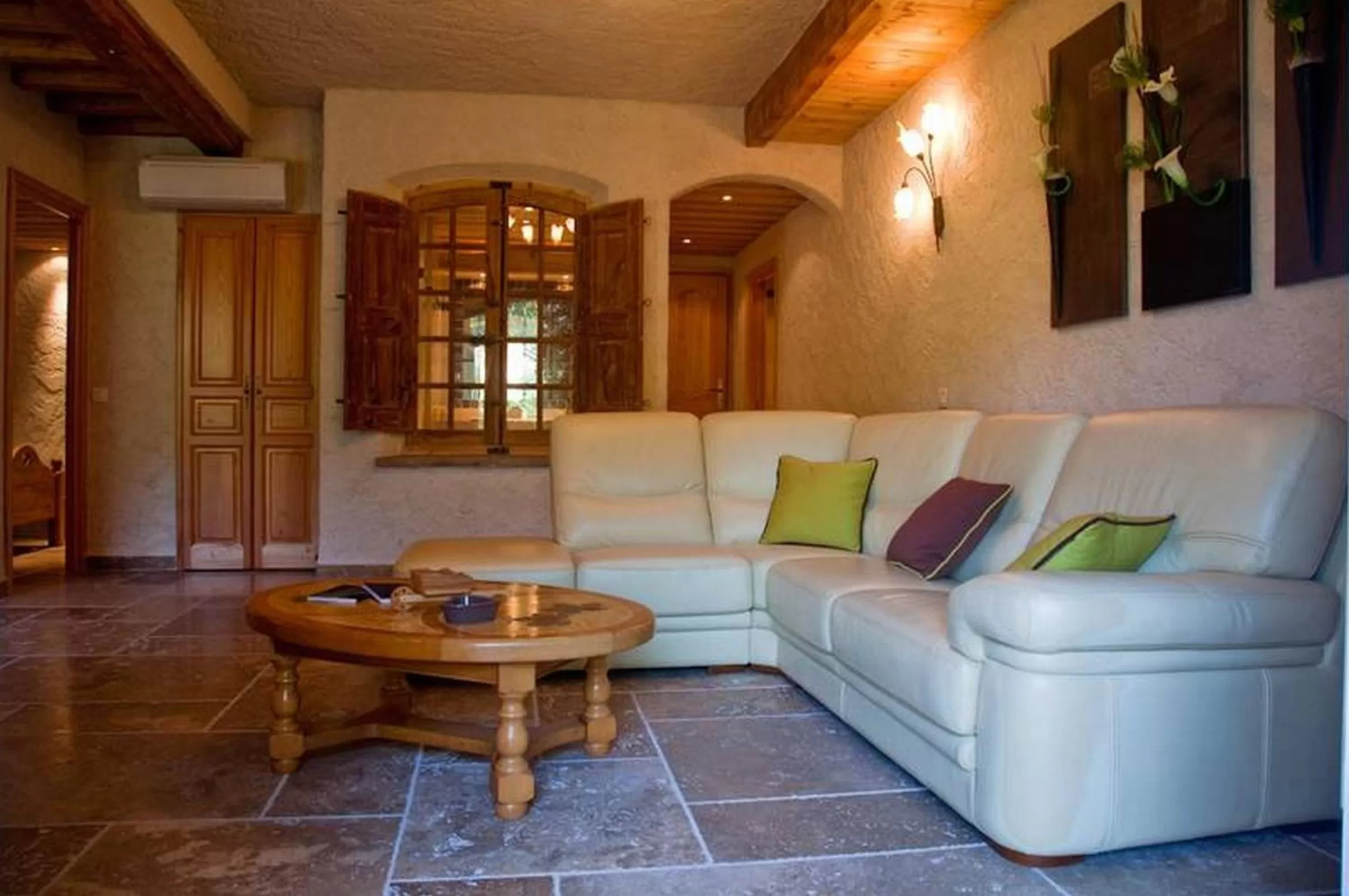 Lounge or bar, Seating Area in L' Escapade Hôtel & Restaurant