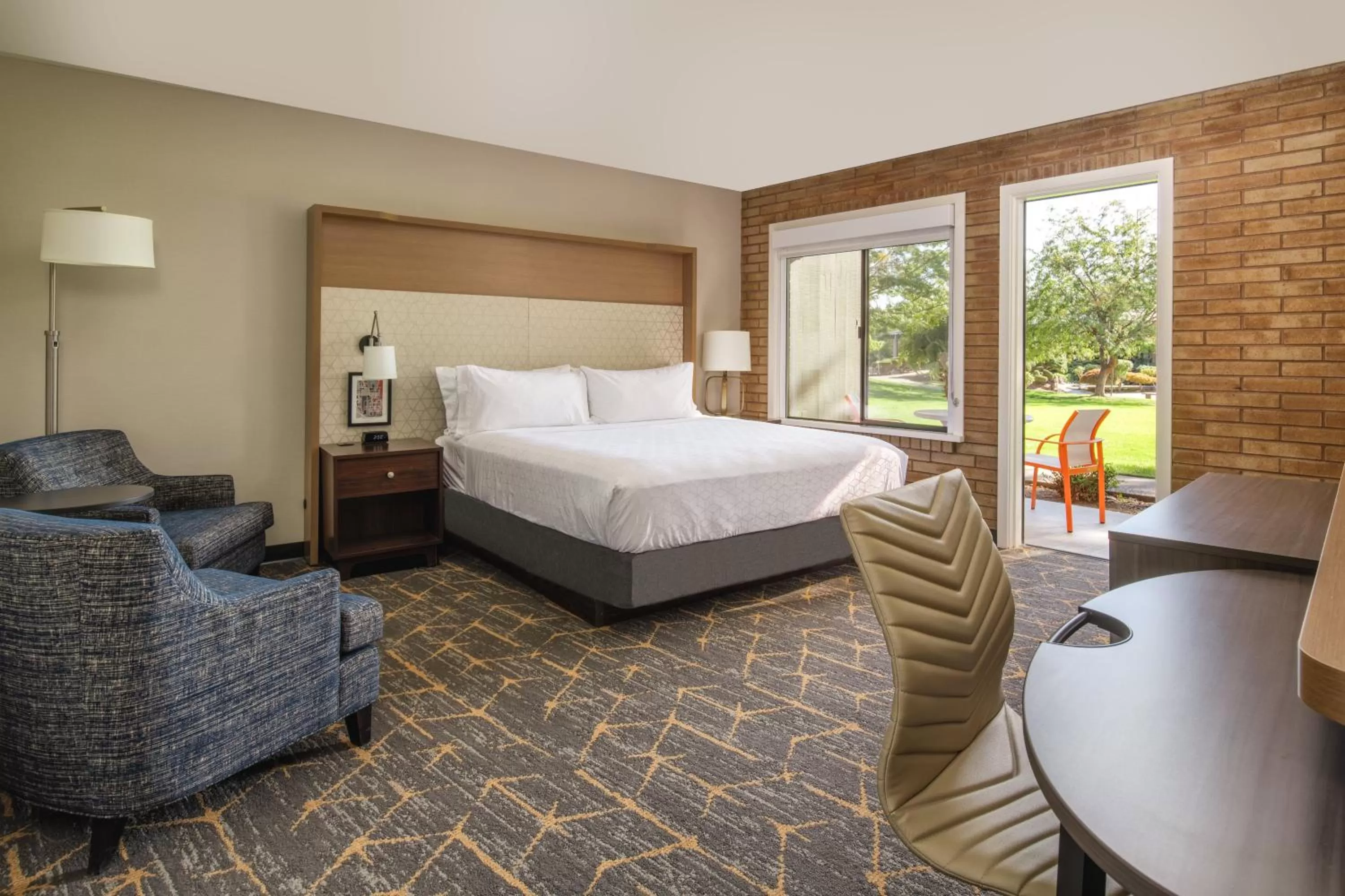 Photo of the whole room, Bed in Holiday Inn Richland on the River by IHG