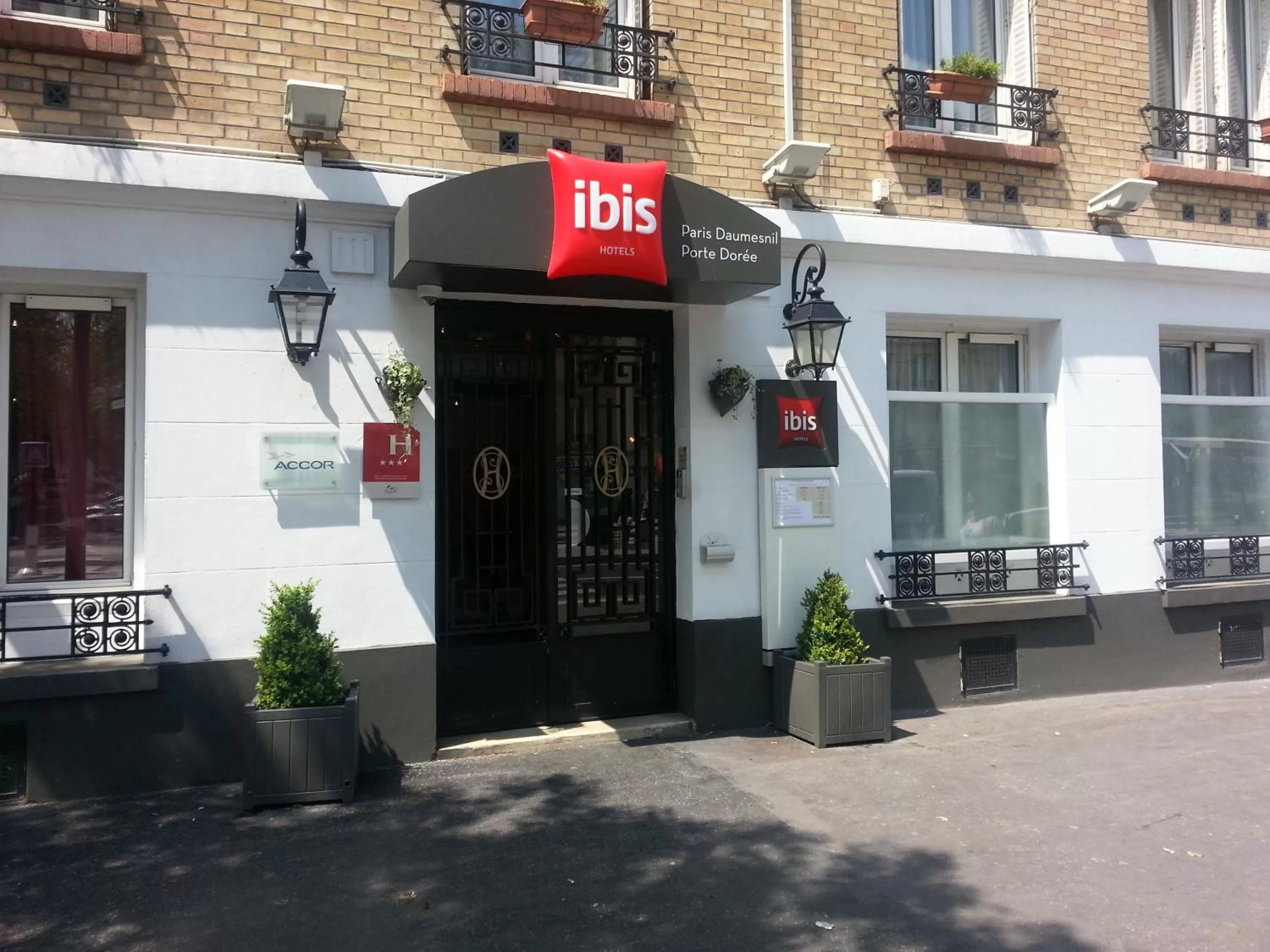 Facade/entrance in ibis Daumesnil Porte Doree