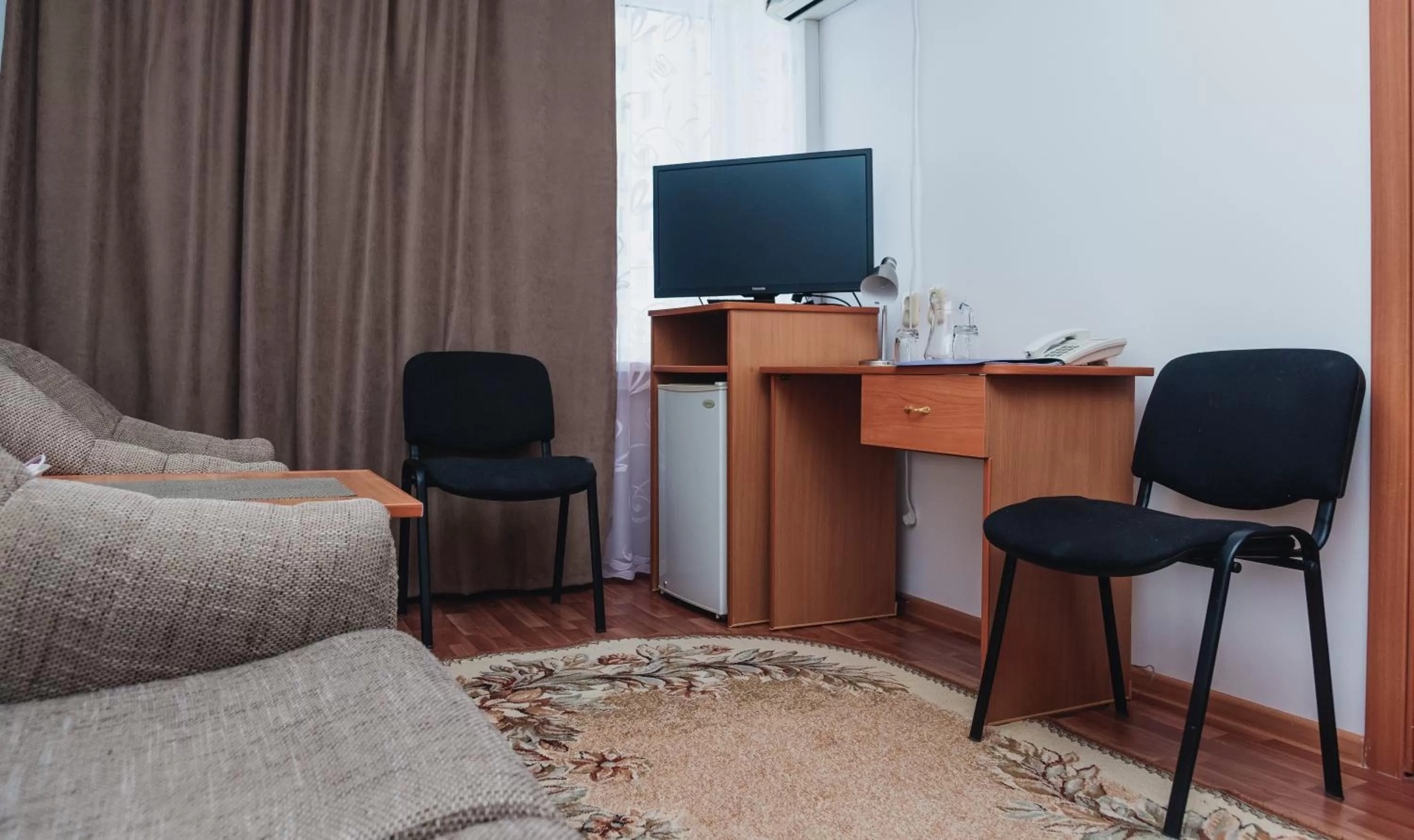 Living room, TV/Entertainment Center in Aktobe Hotel