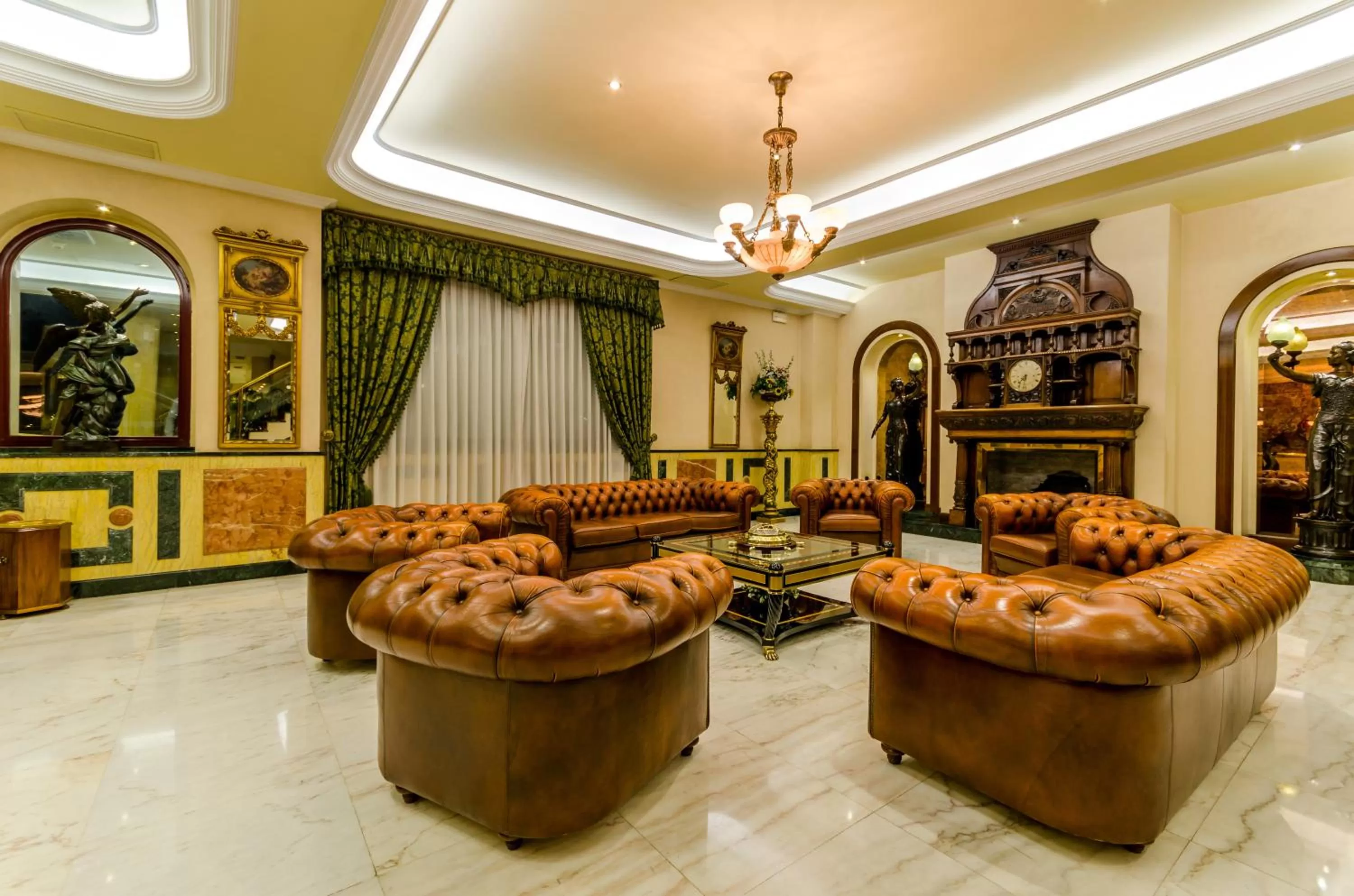 Communal lounge/ TV room in Infanta Cristina