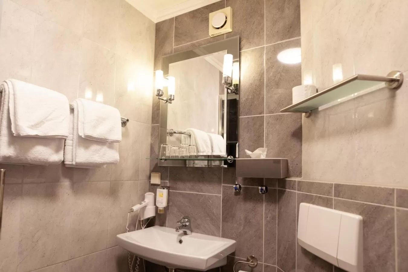 Bathroom in Hotel Silesia