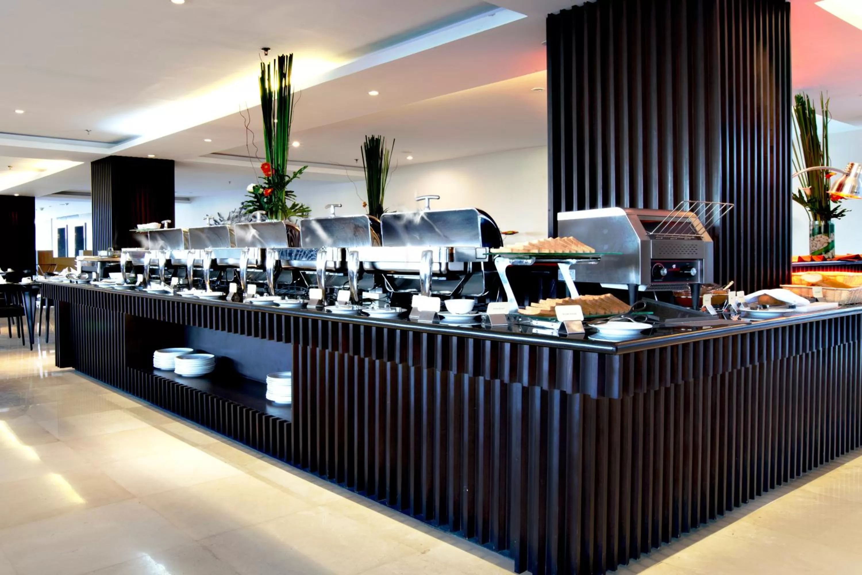 Restaurant/places to eat in b Hotel Bali & Spa